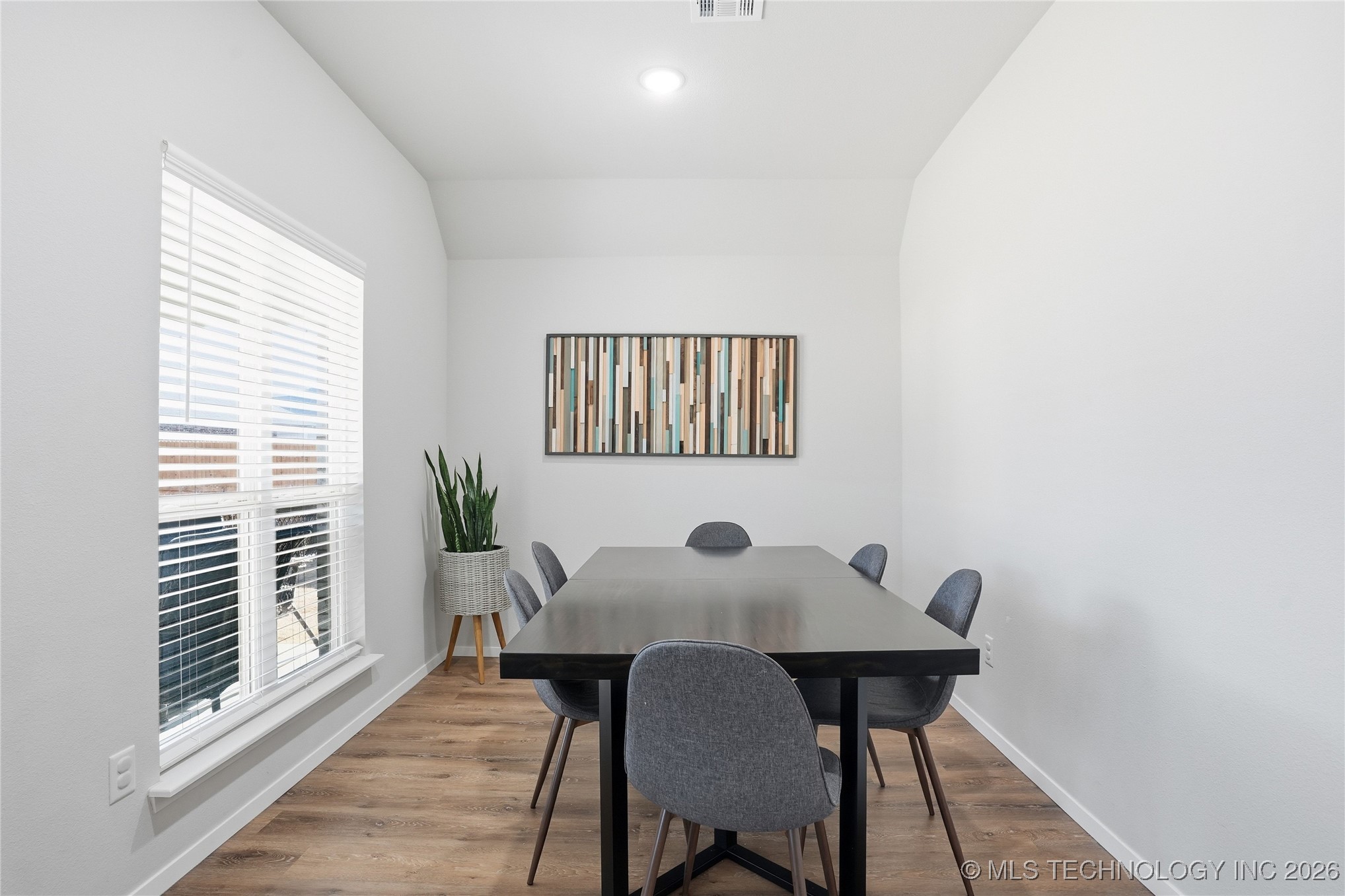 12425 S Maplewood Avenue Property Photo 10