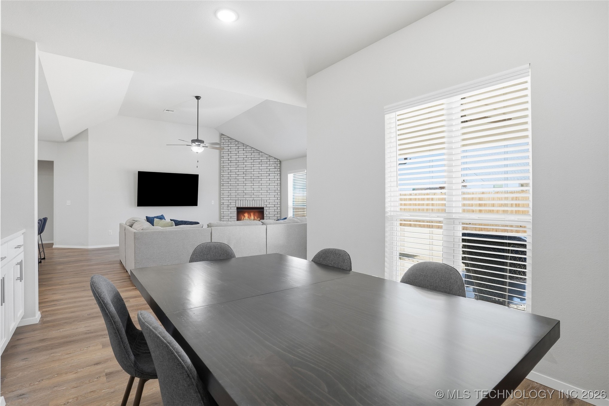 12425 S Maplewood Avenue Property Photo 11