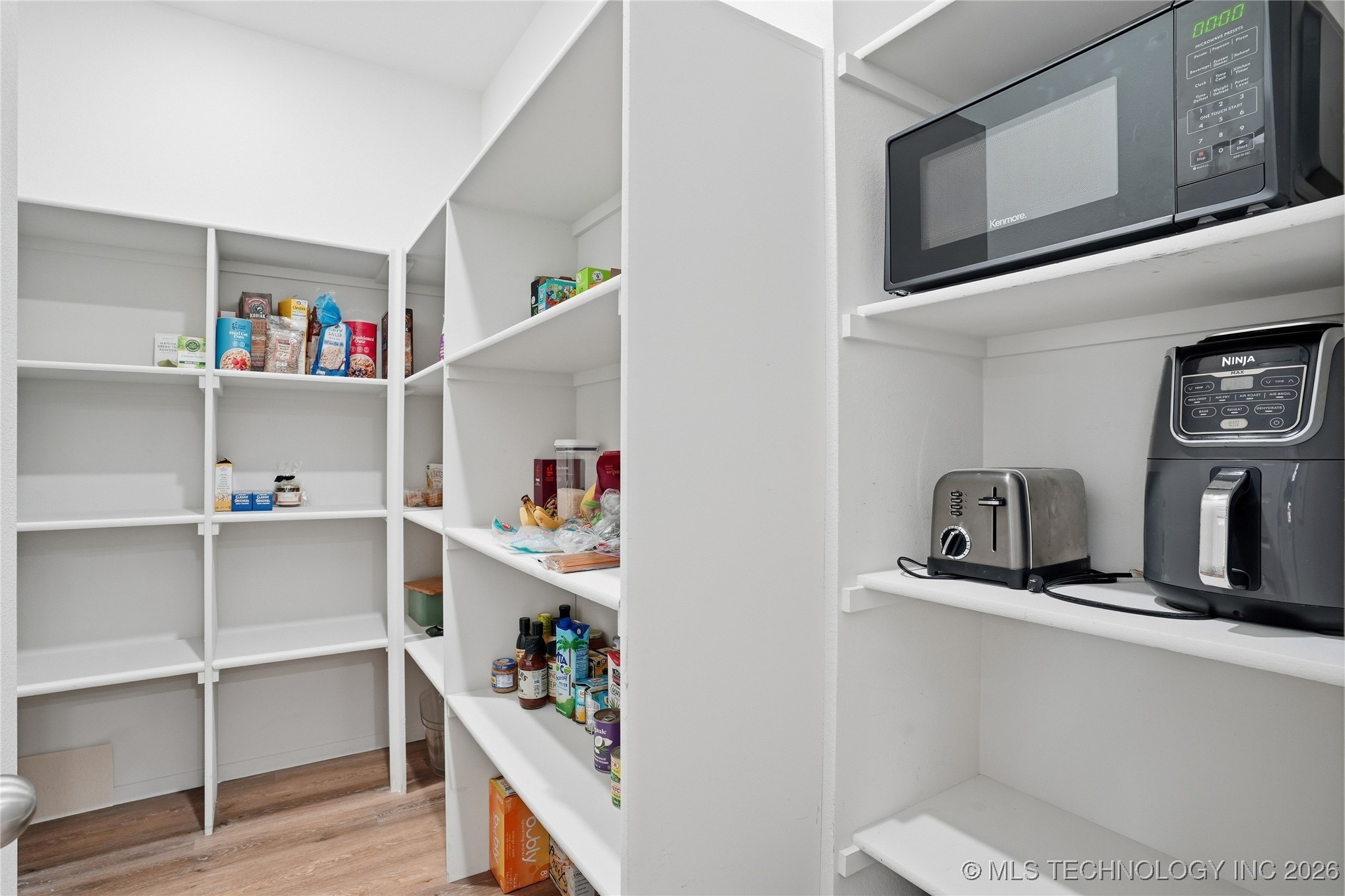 12425 S Maplewood Avenue Property Photo 15