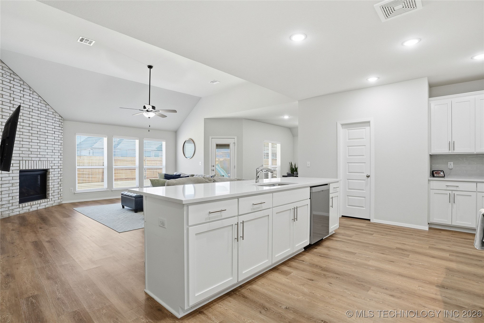 12425 S Maplewood Avenue Property Photo 16