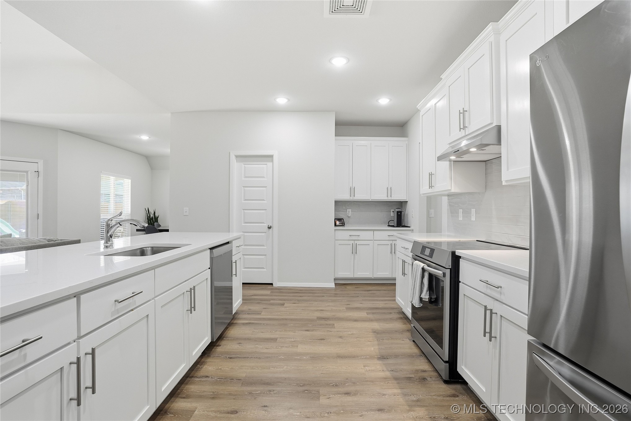 12425 S Maplewood Avenue Property Photo 17