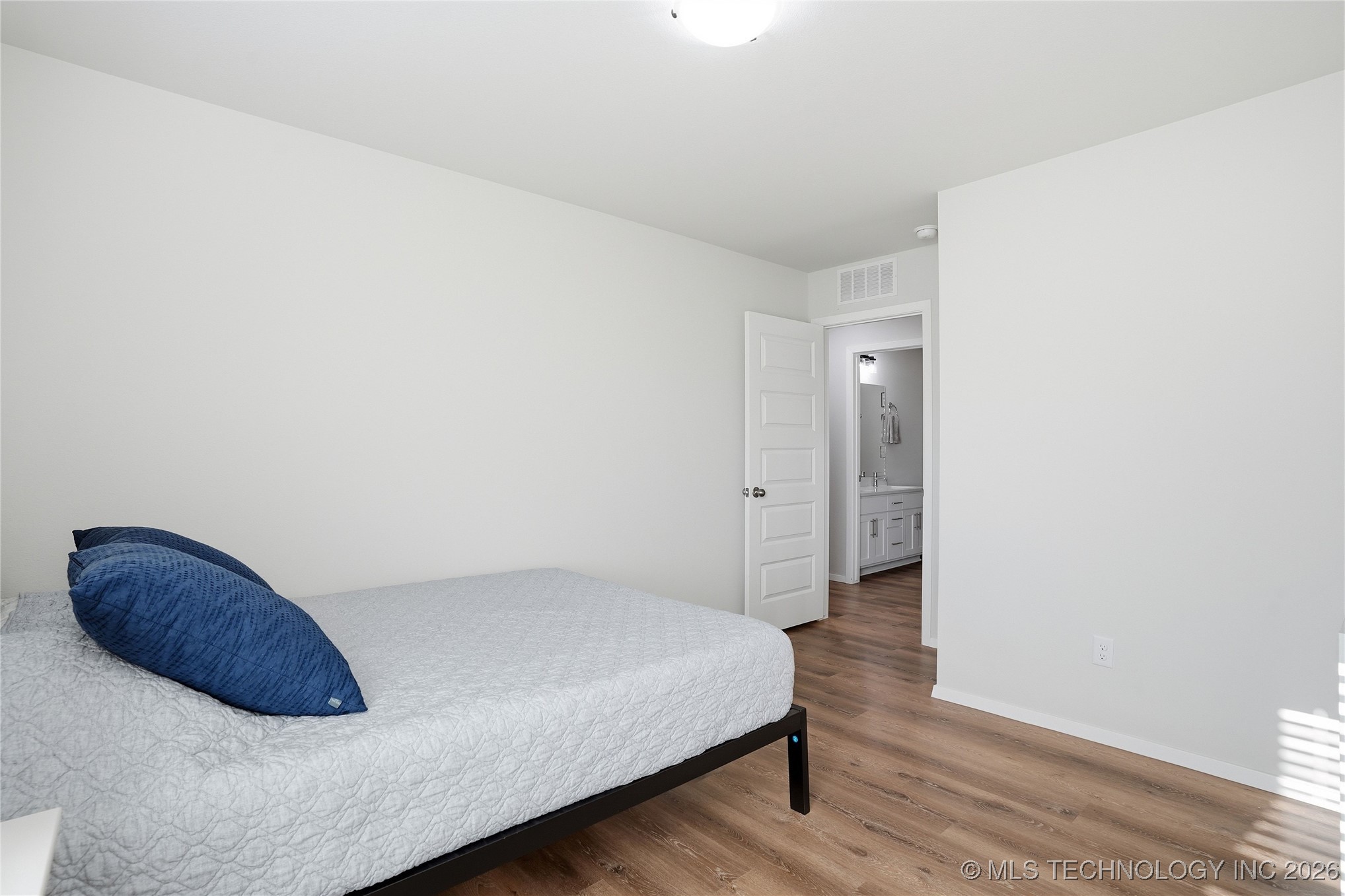 12425 S Maplewood Avenue Property Photo 40