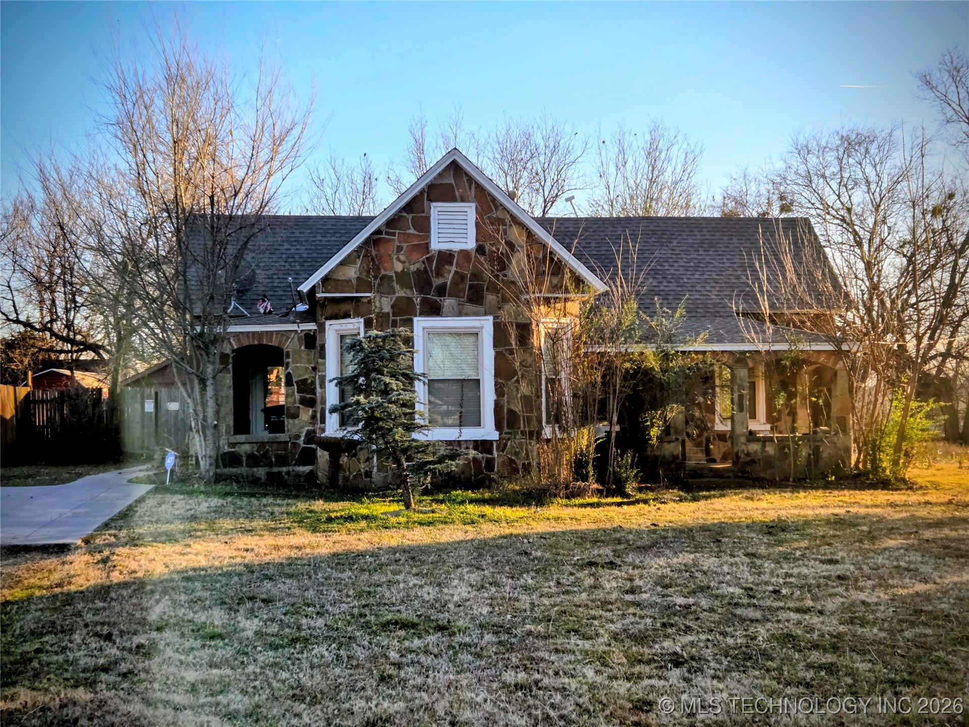 612 W Main Street Property Photo 1