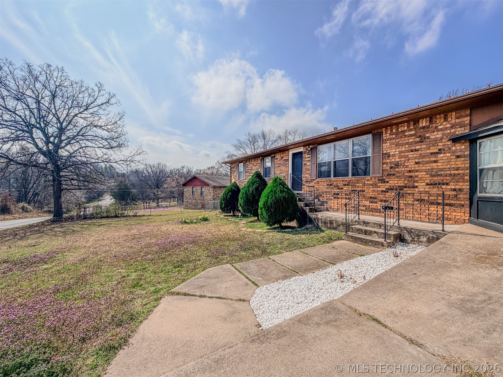 21887 Coffee Hollow Road Property Photo 4