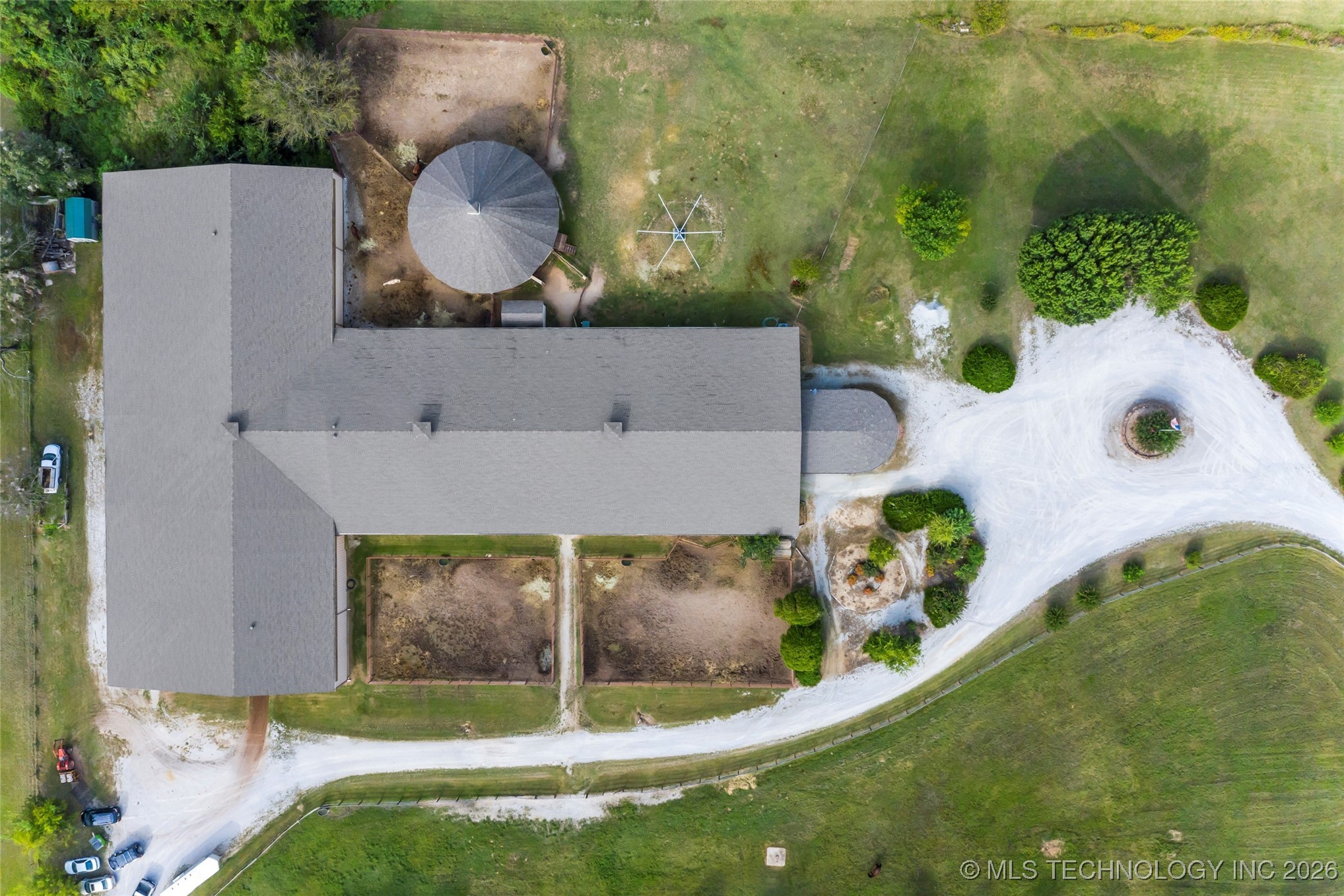 55613 E 260 Road Property Photo 6