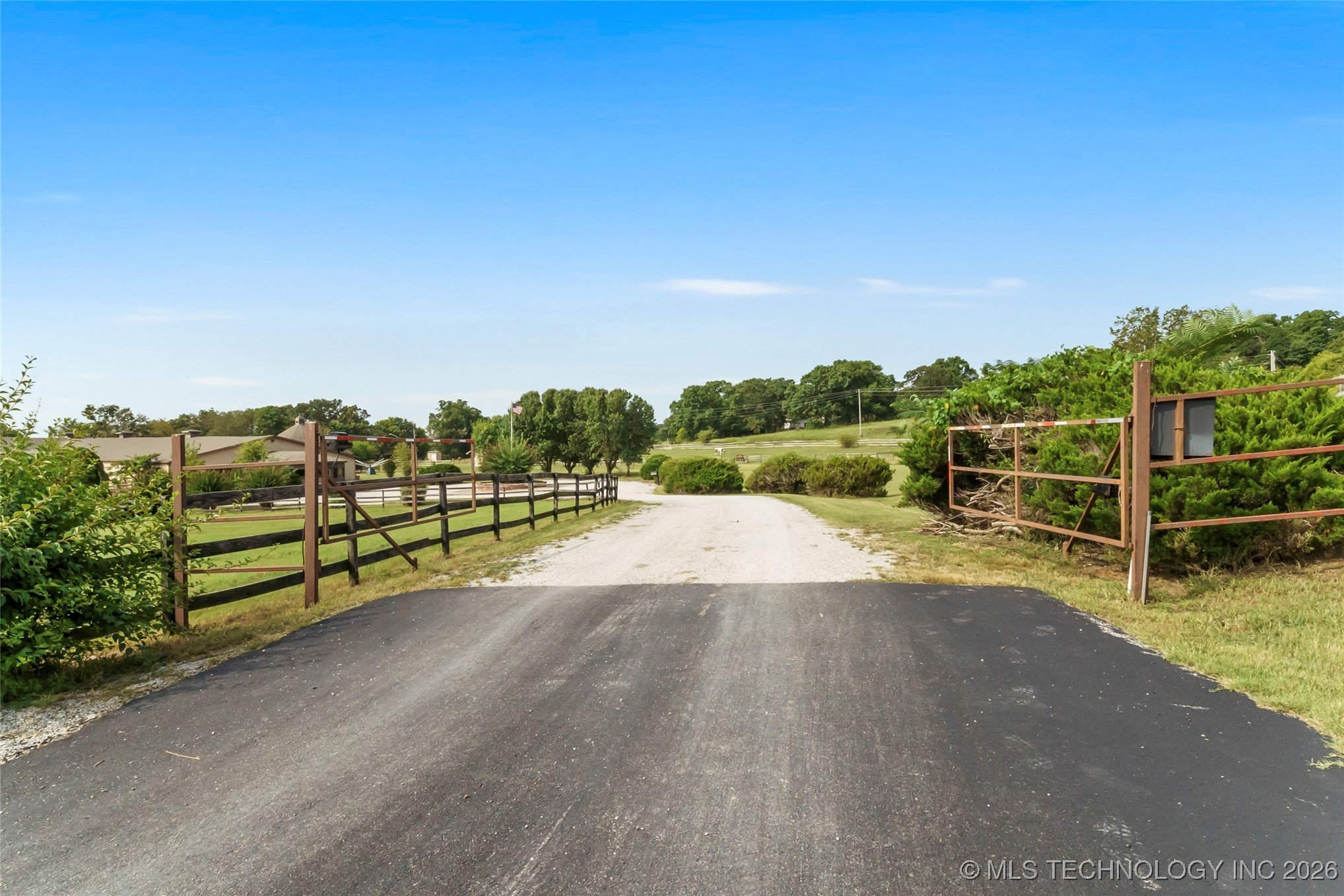 55613 E 260 Road Property Photo 7
