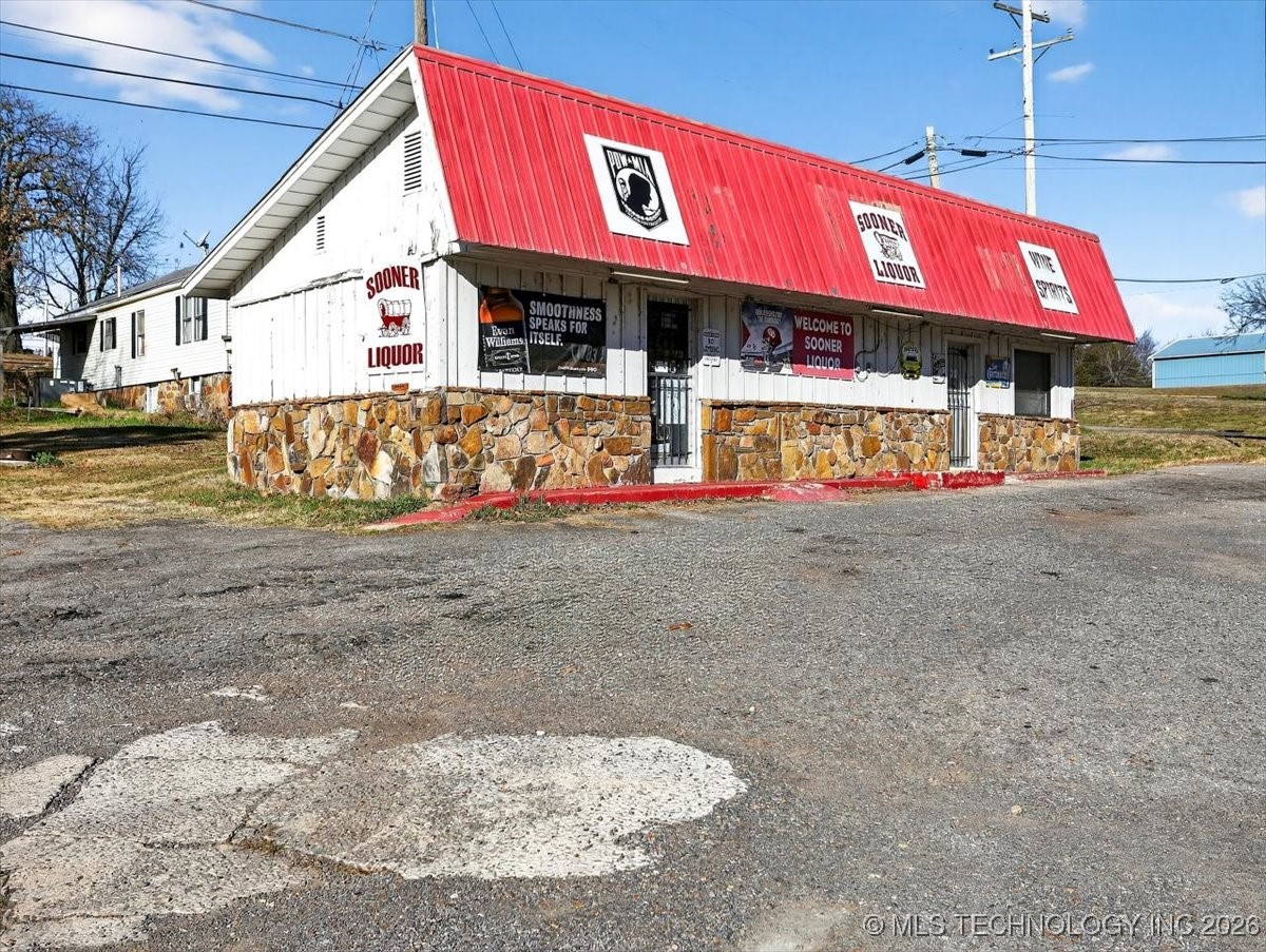 100 W 1st Property Photo 2