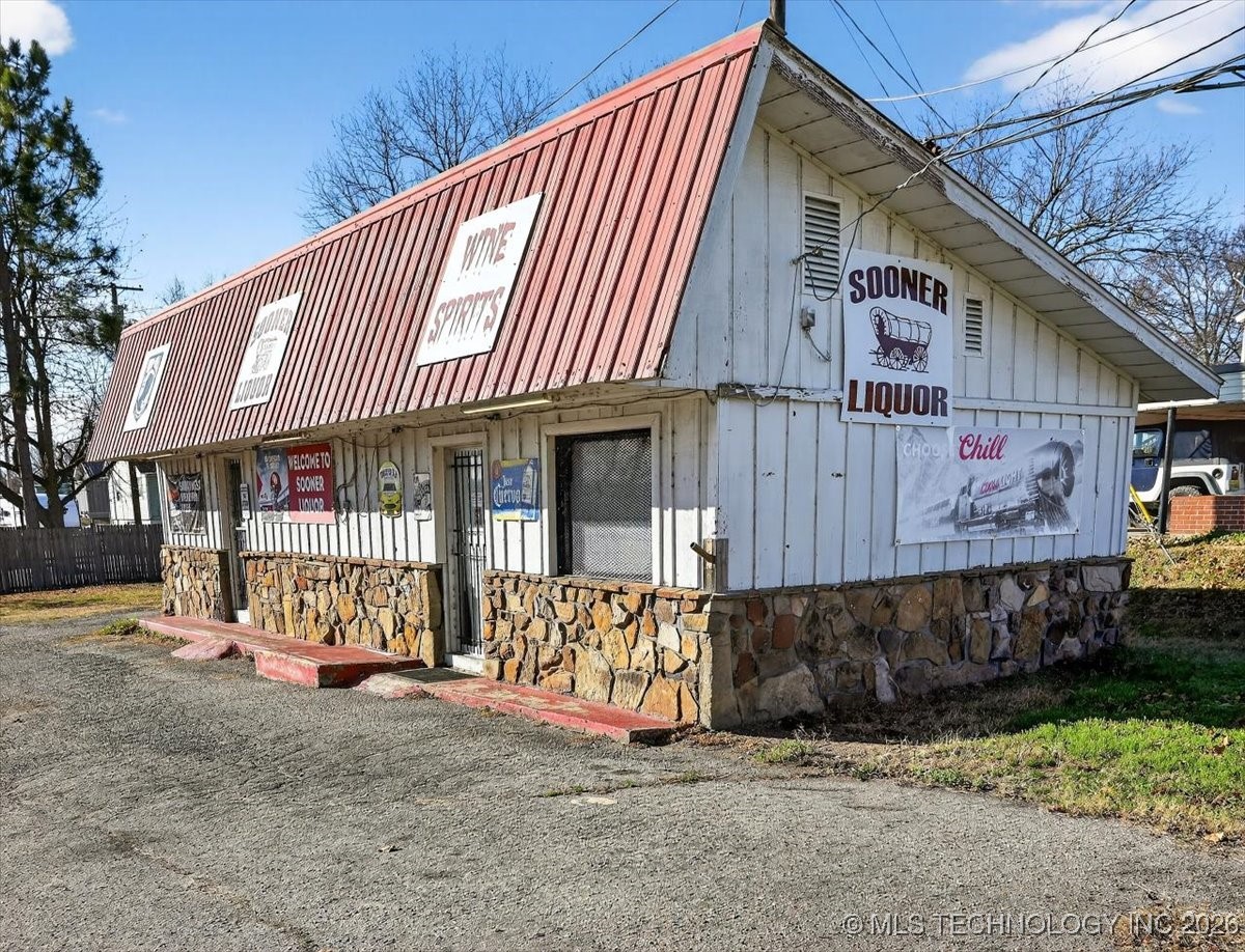 100 W 1st Property Photo 3