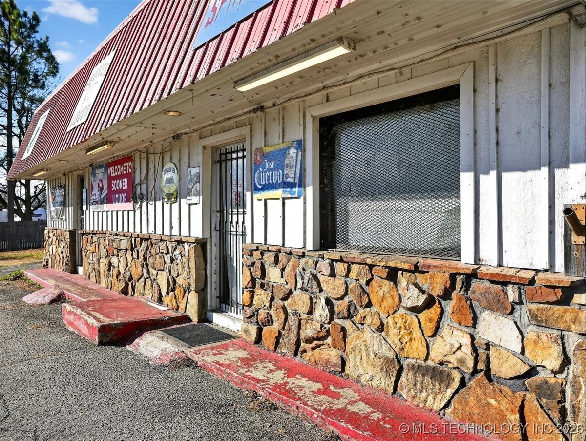 100 W 1st Property Photo 4