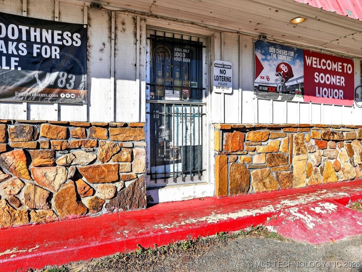 100 W 1st Property Photo 6