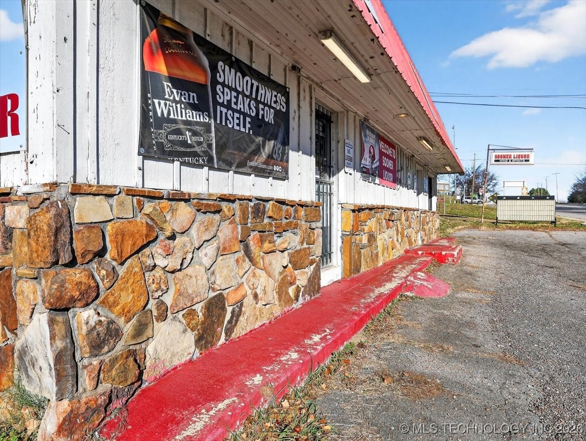 100 W 1st Property Photo 7