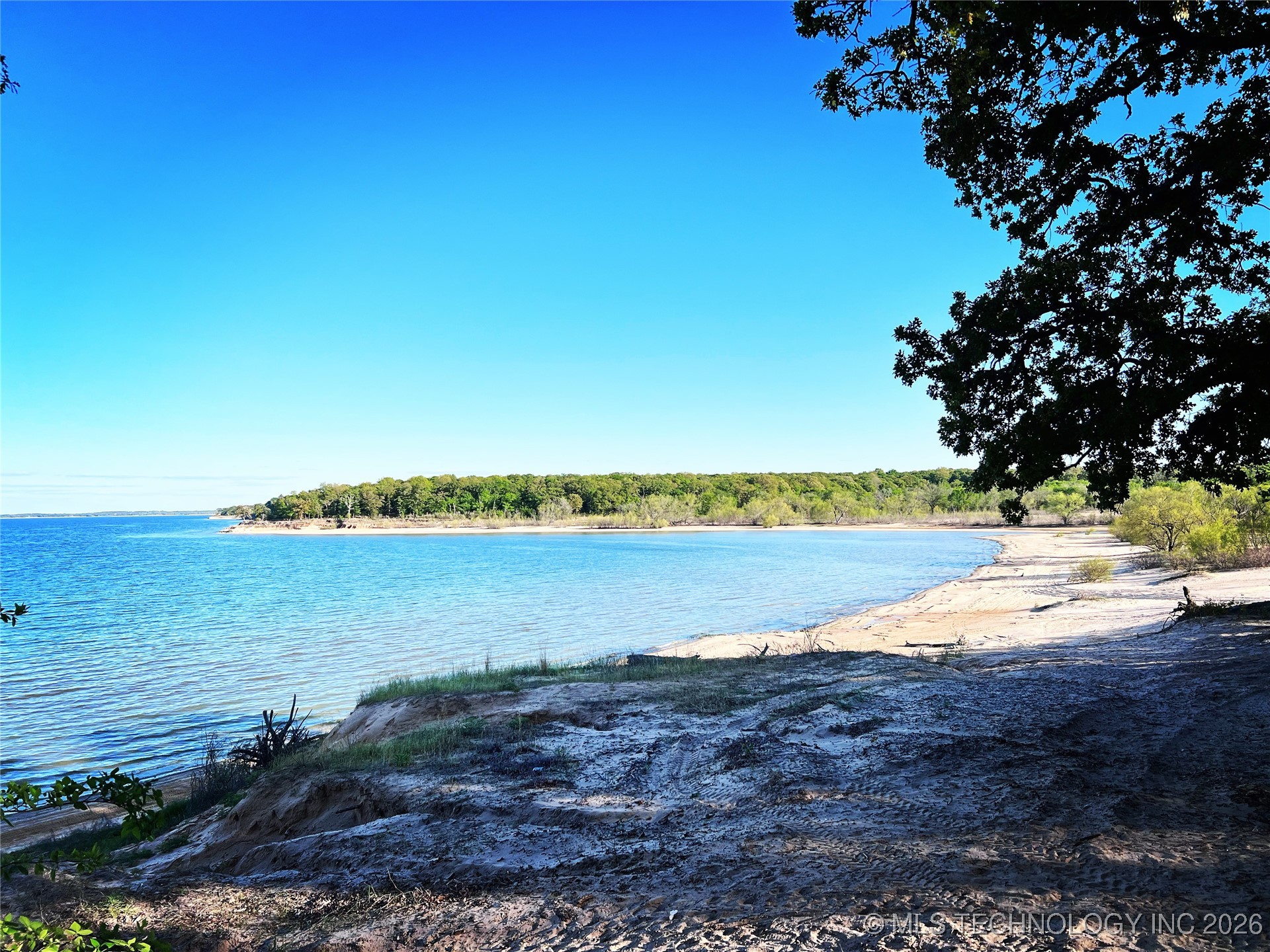 5876 Oaks Cove Lane Property Photo 2