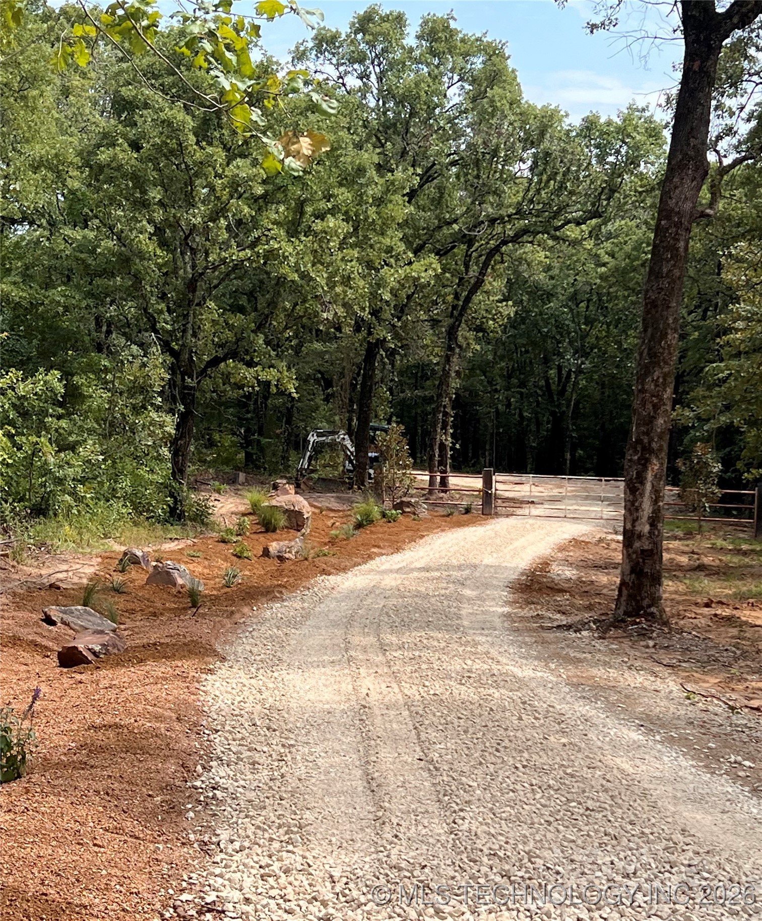 5876 Oaks Cove Lane Property Photo 3