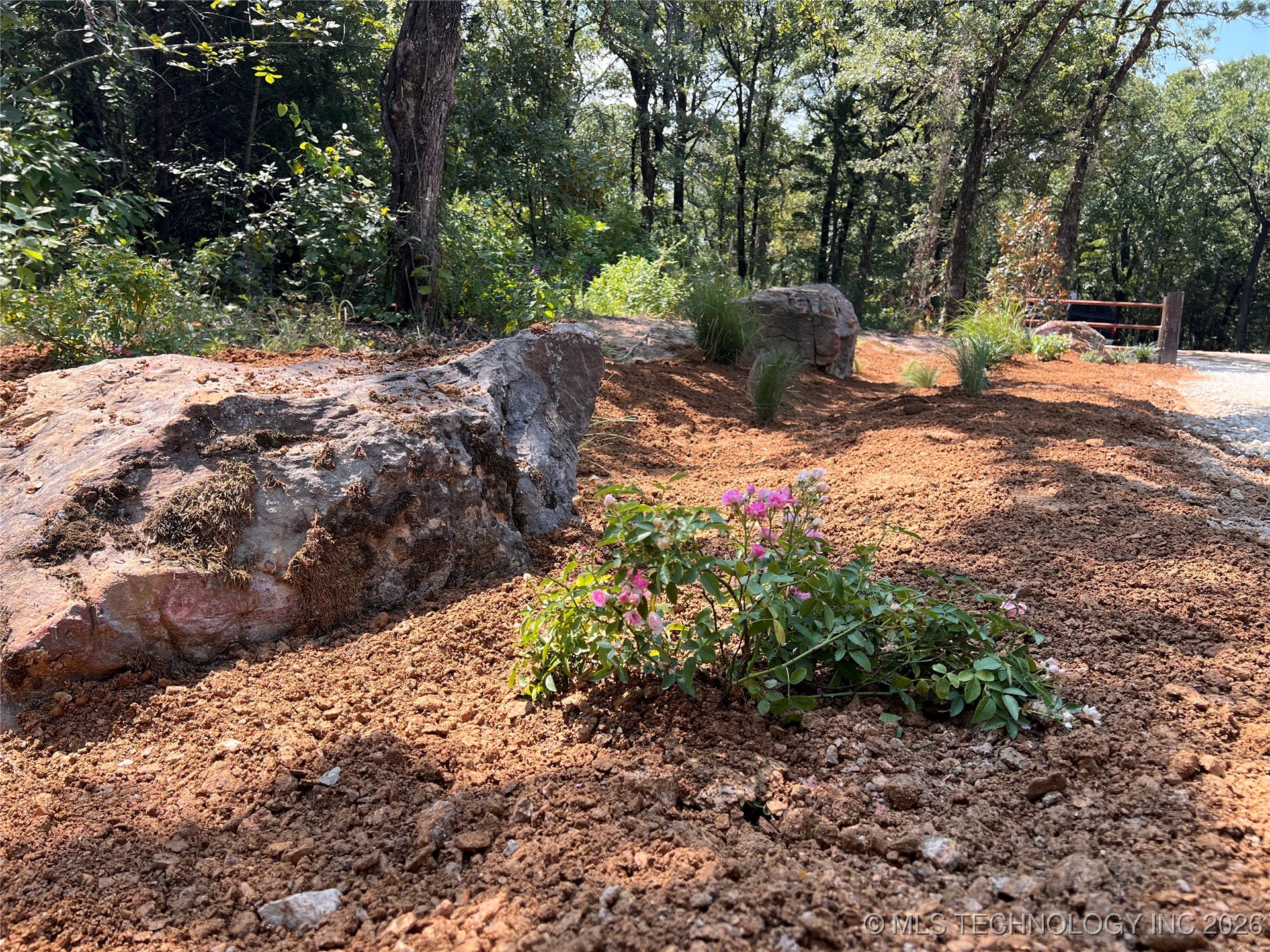 5876 Oaks Cove Lane Property Photo 4