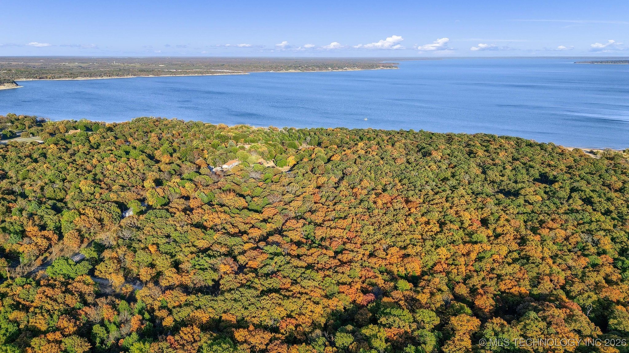 5876 Oaks Cove Lane Property Photo 5