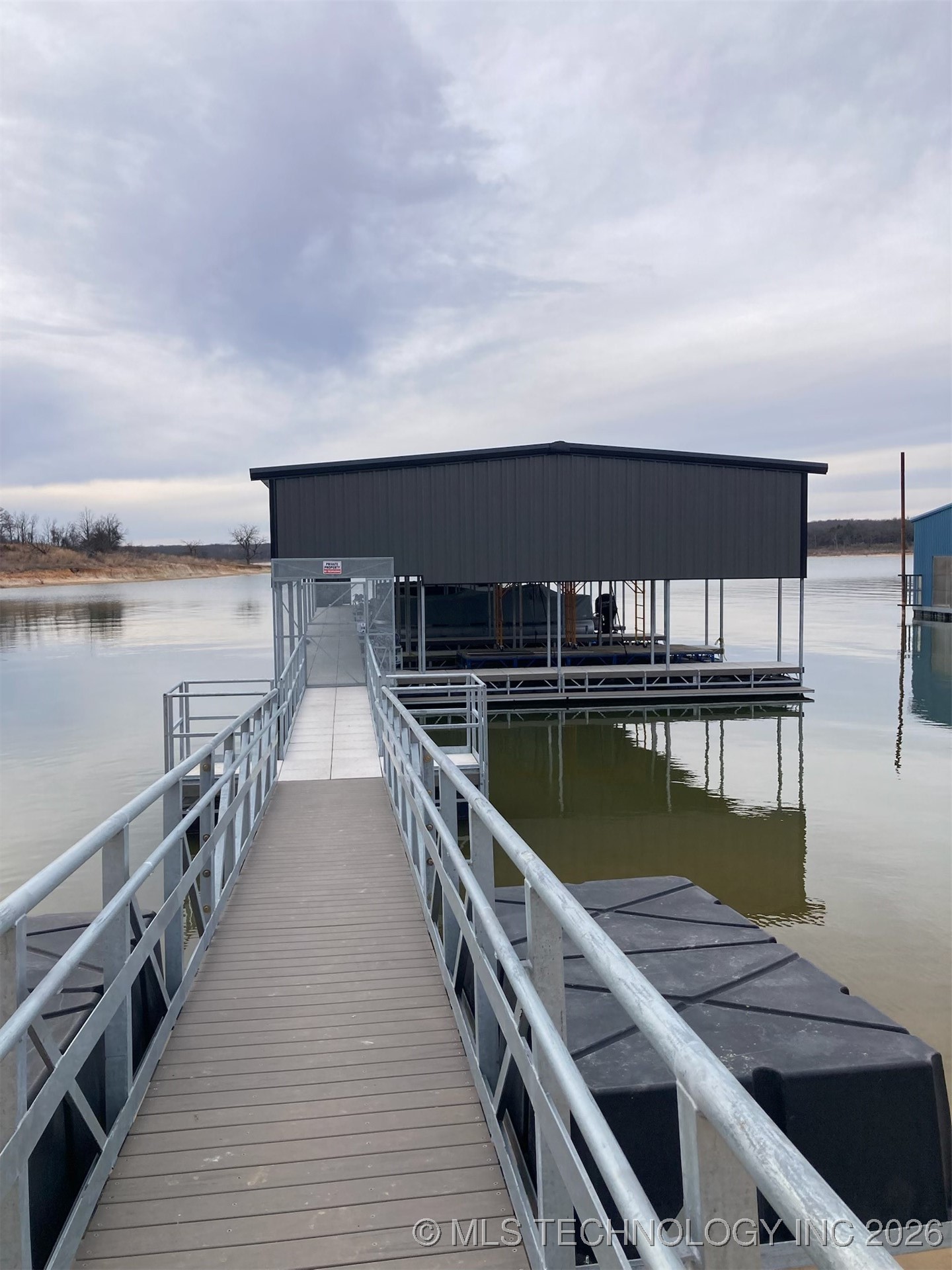 5876 Oaks Cove Lane Property Photo 6