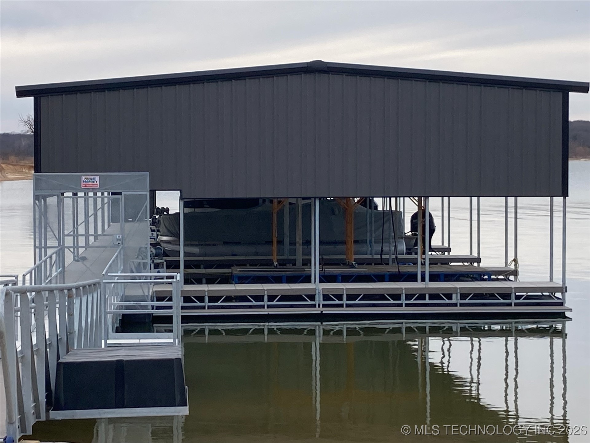 5876 Oaks Cove Lane Property Photo 7