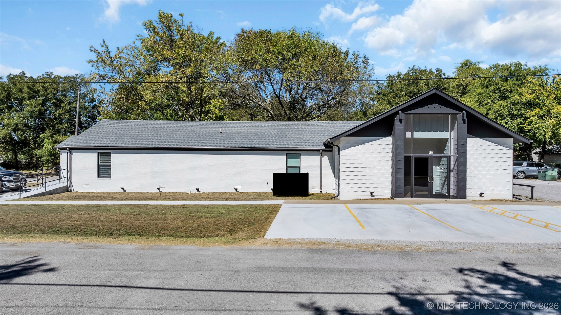 100 Main Property Photo 6