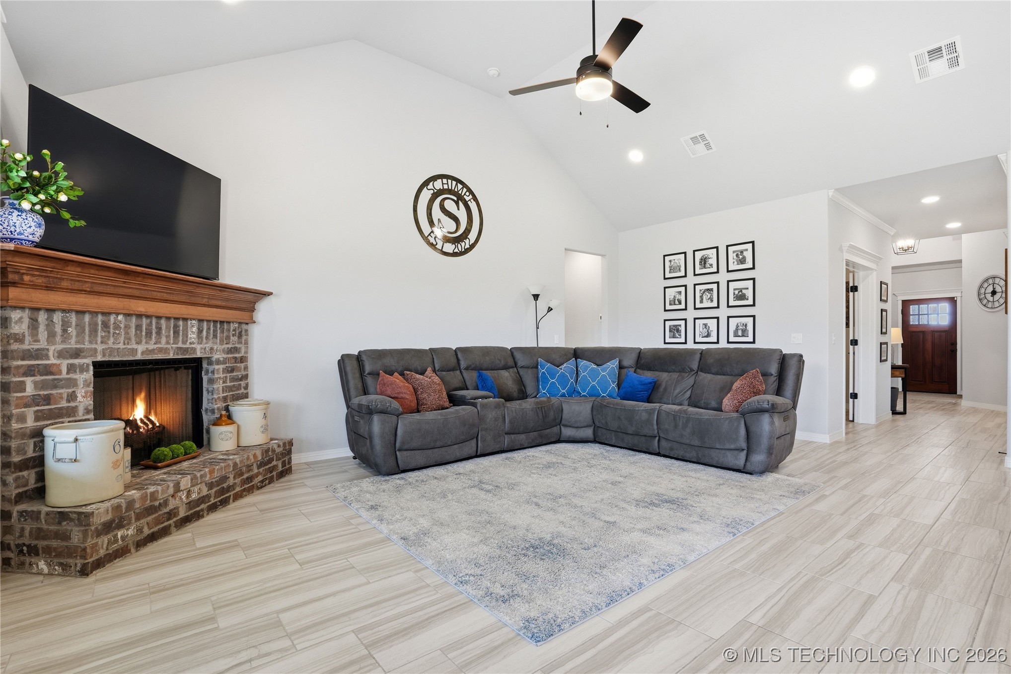 189 N Castle Street Property Photo 9