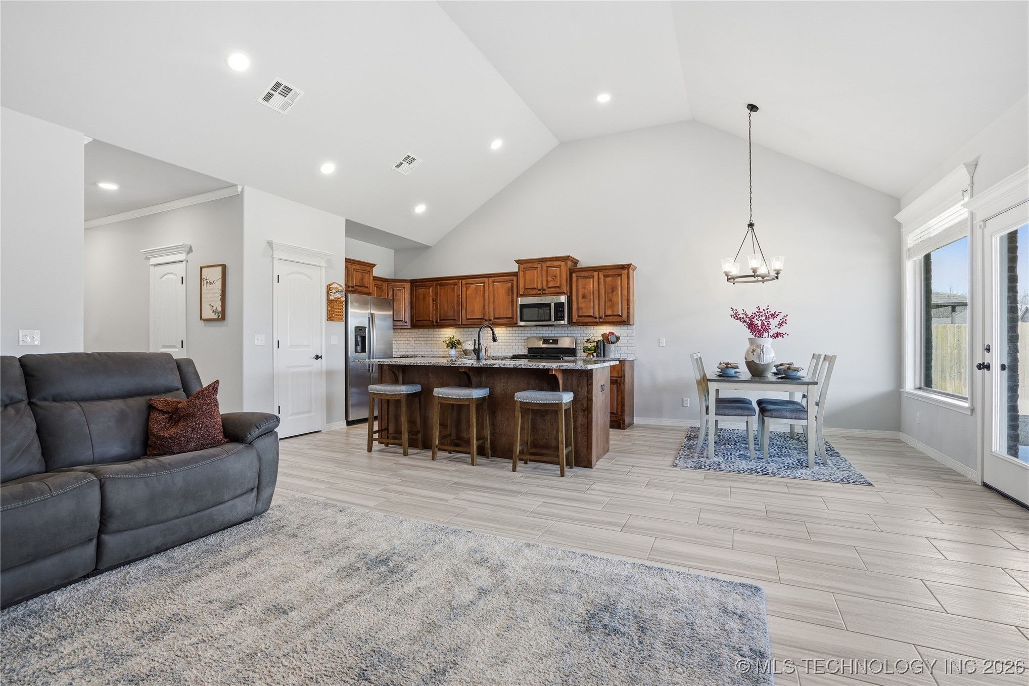 189 N Castle Street Property Photo 10