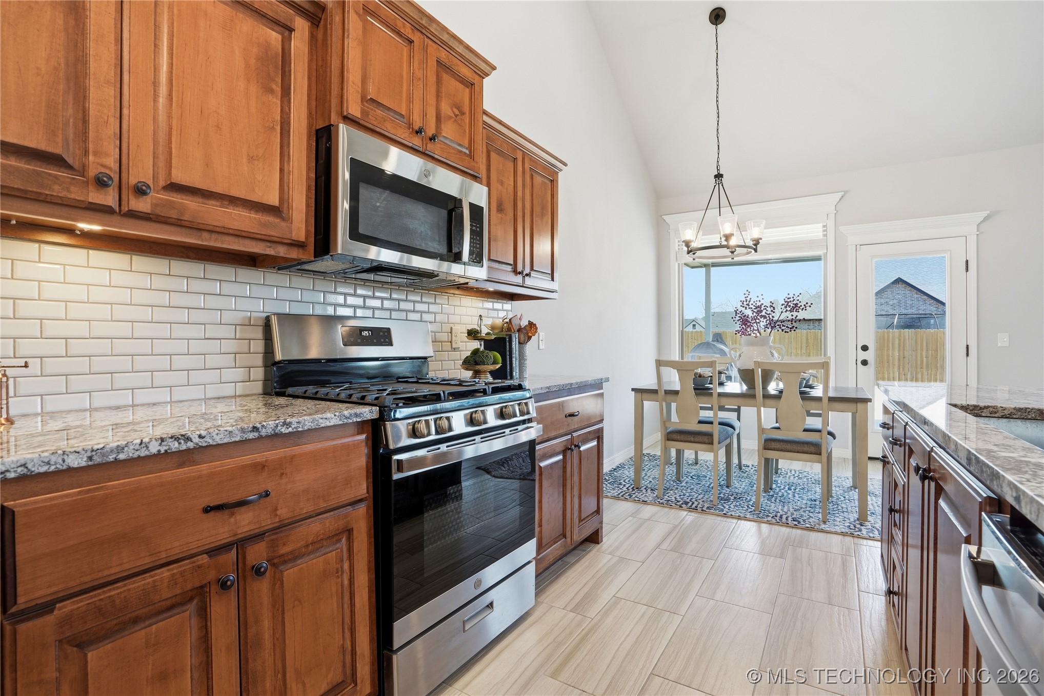 189 N Castle Street Property Photo 15