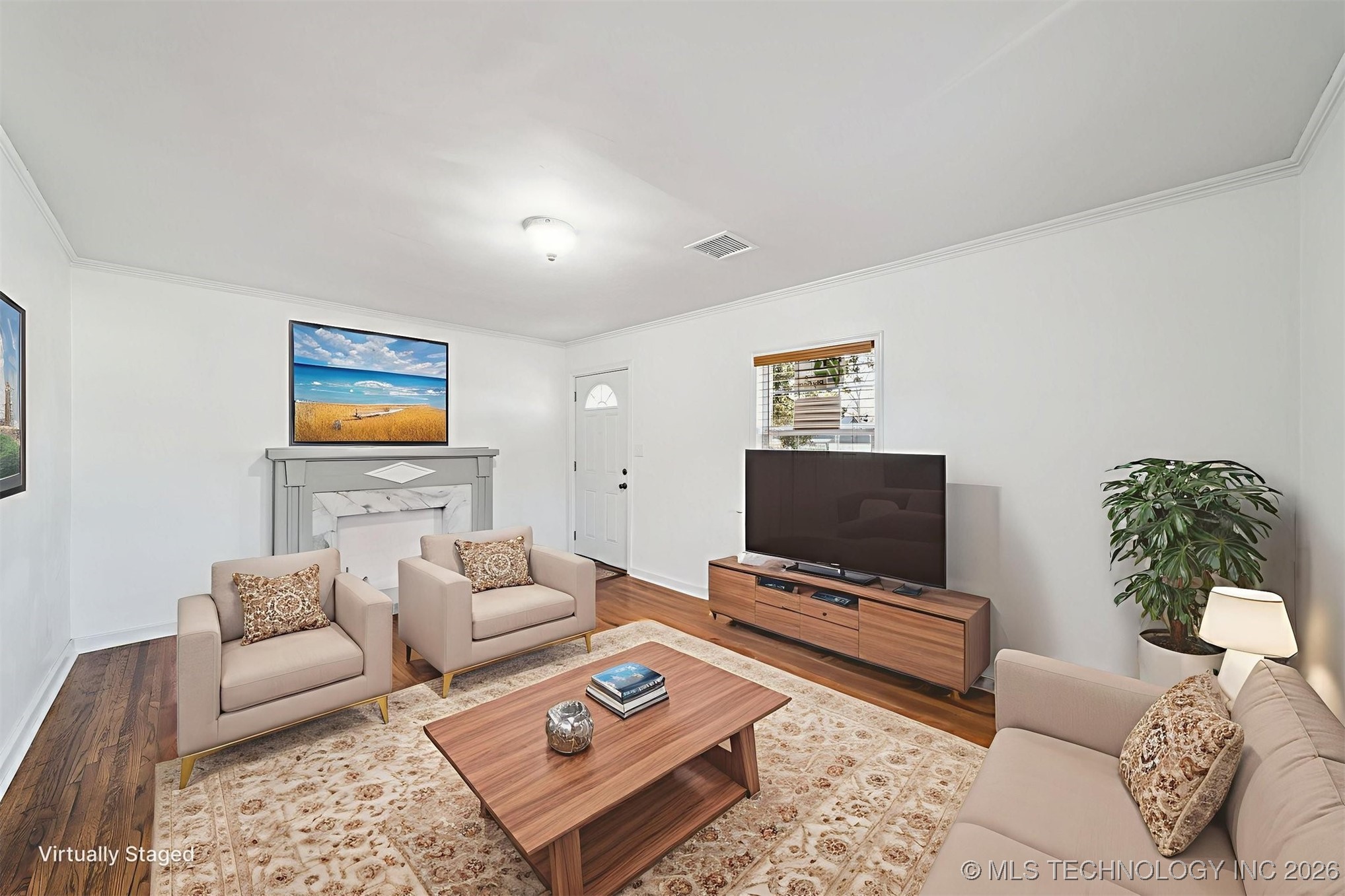 1043 N College Avenue Property Photo 3