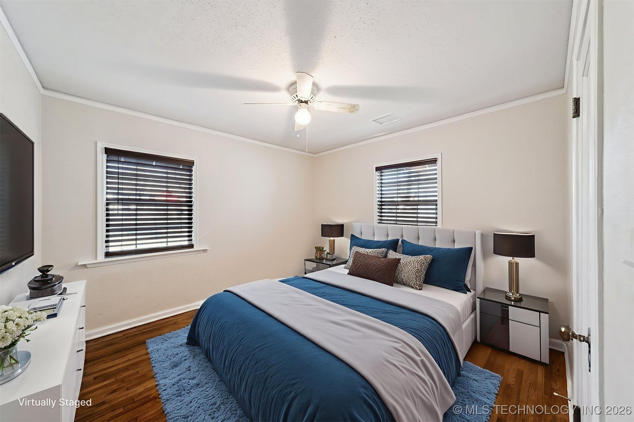 1043 N College Avenue Property Photo 4