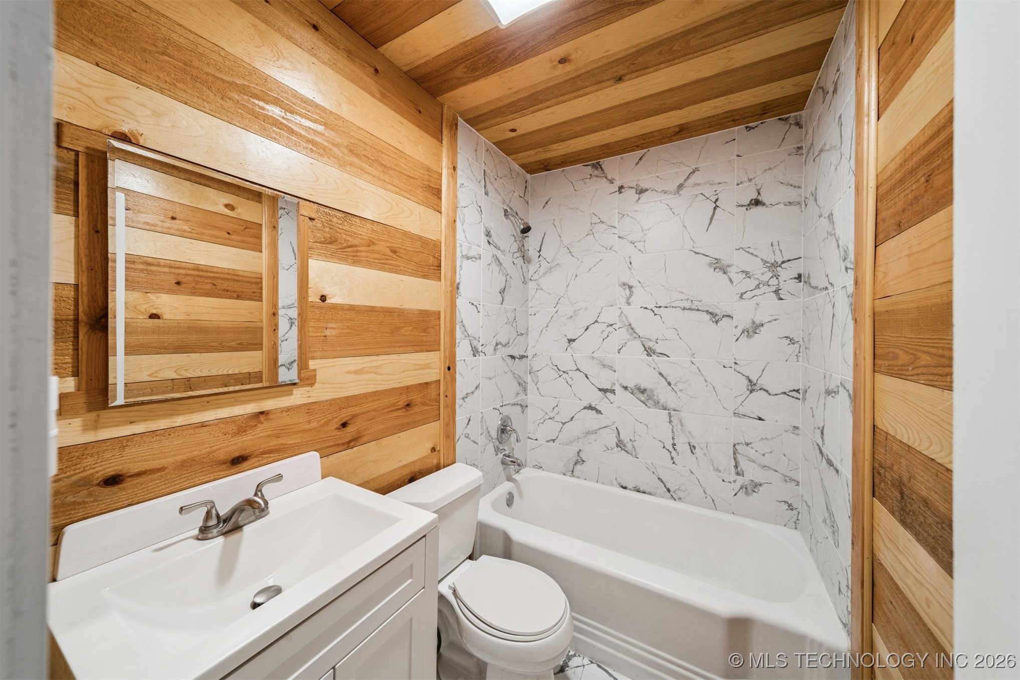 1043 N College Avenue Property Photo 7