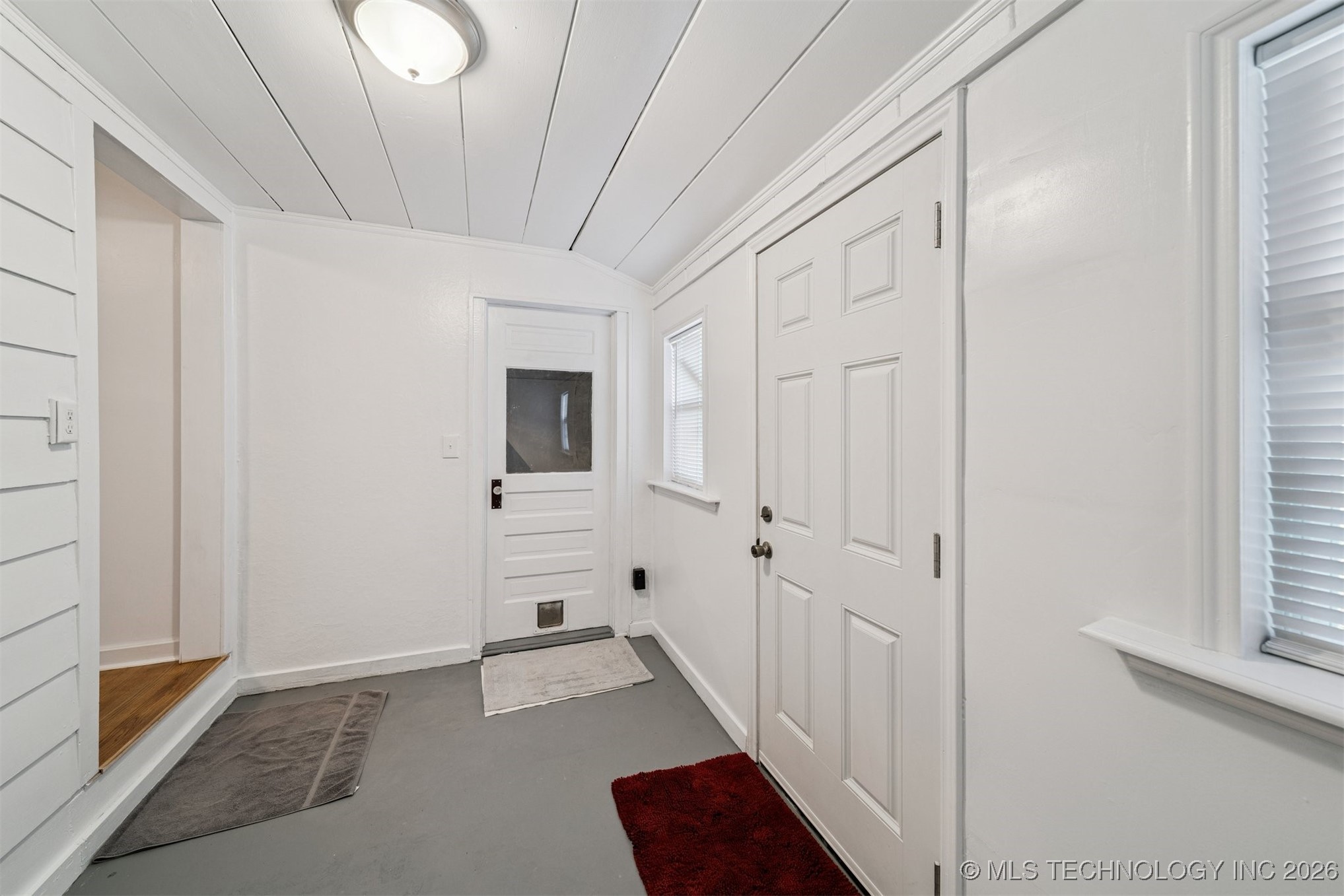 1043 N College Avenue Property Photo 9