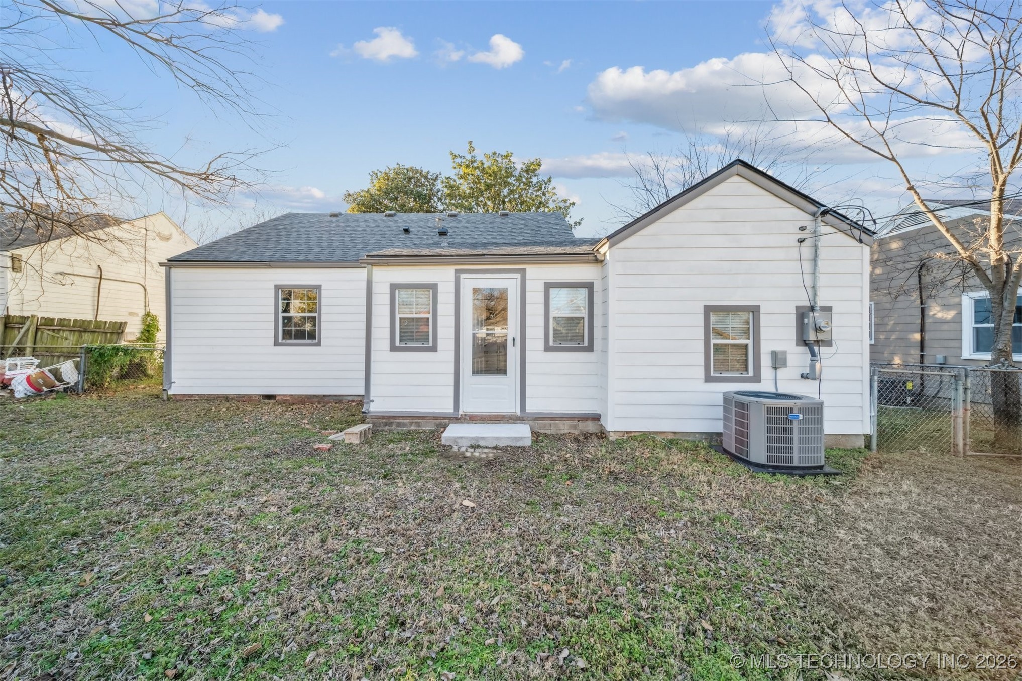 1043 N College Avenue Property Photo 10