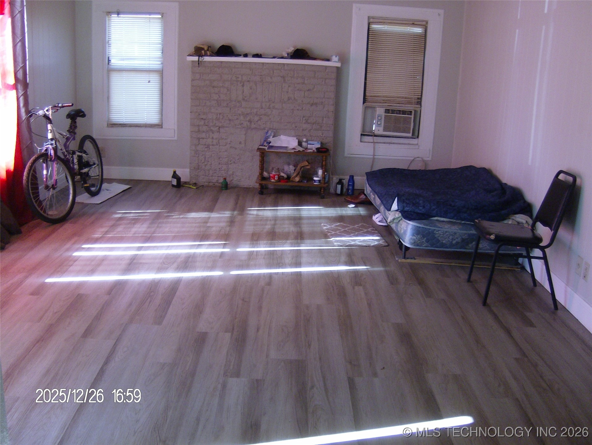 501 E Ward Property Photo 3