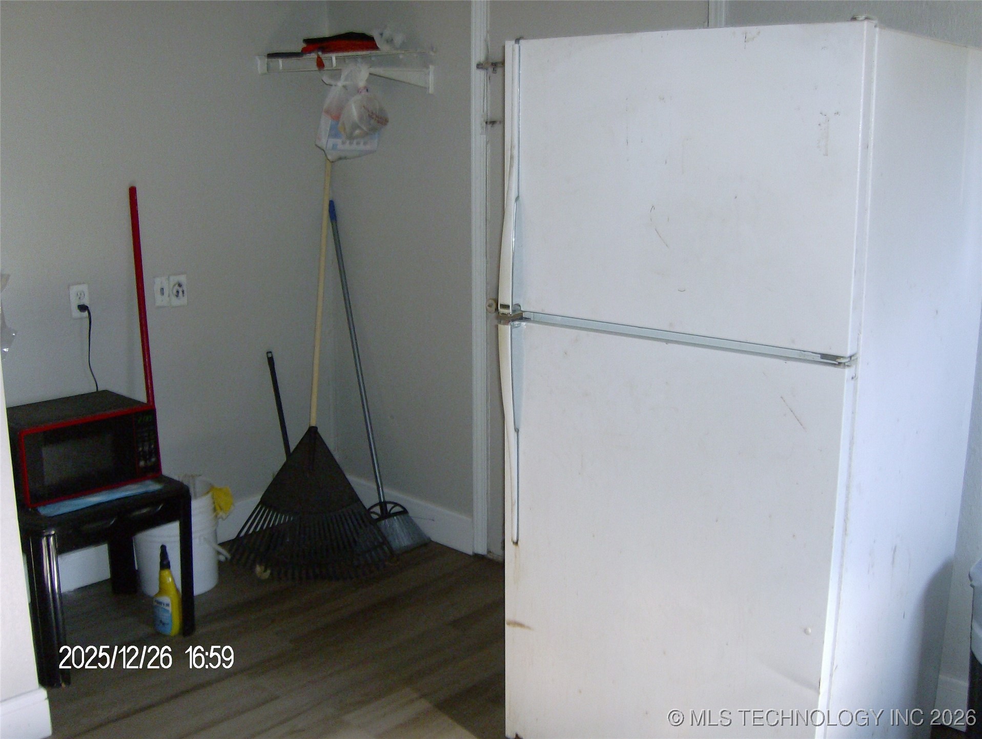 501 E Ward Property Photo 5