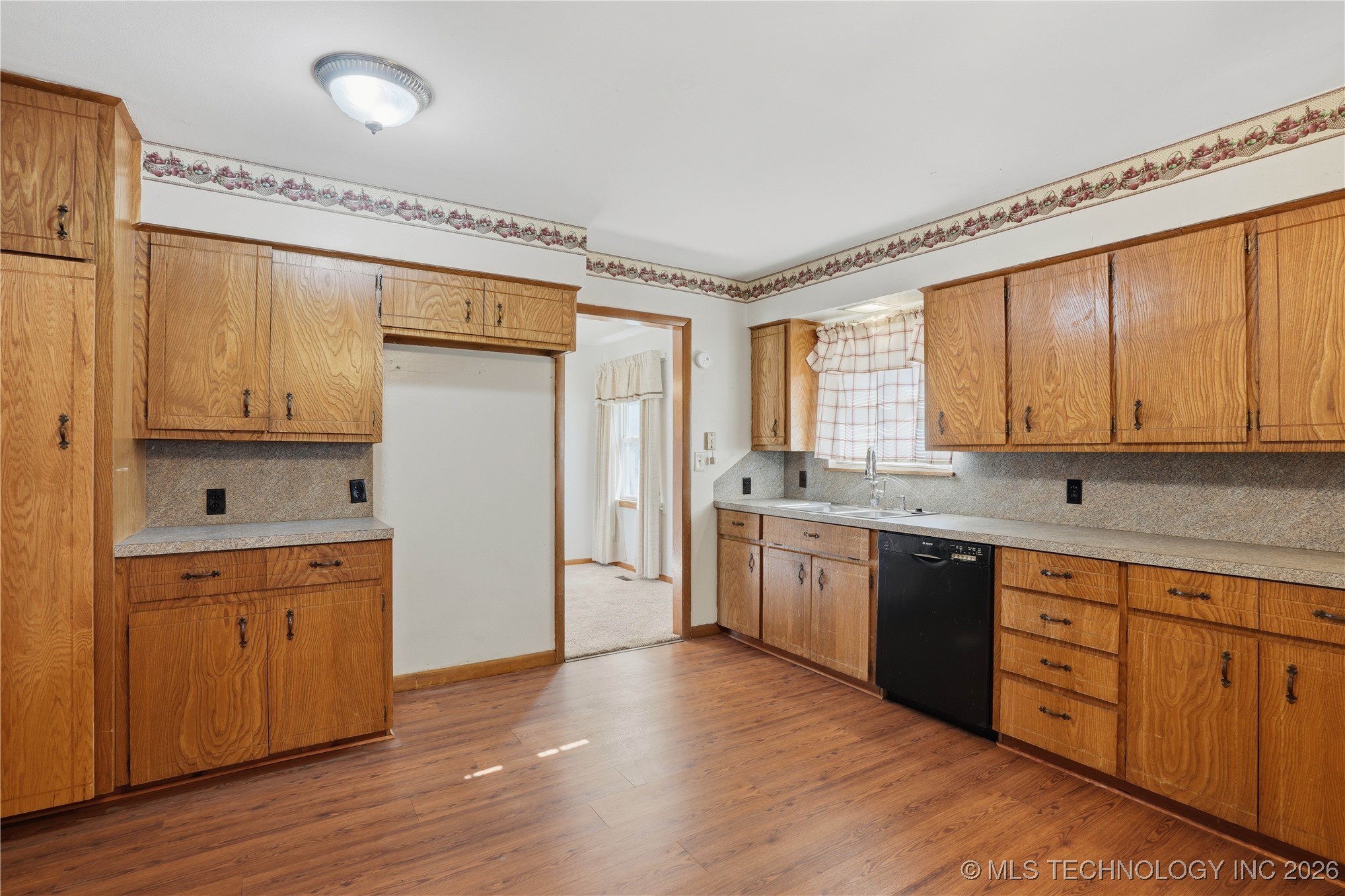 1102 Se 4th Street Property Photo 9