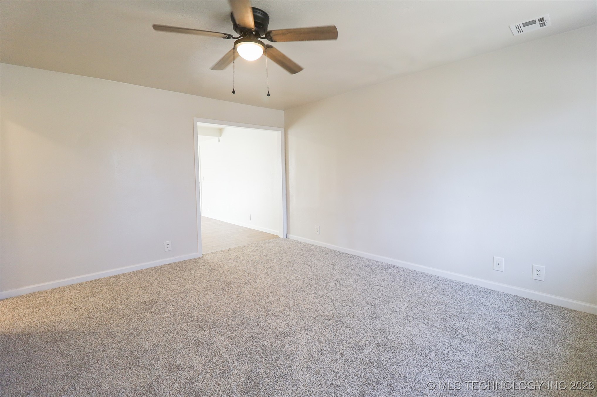 4252 N Hartford Avenue Property Photo 4