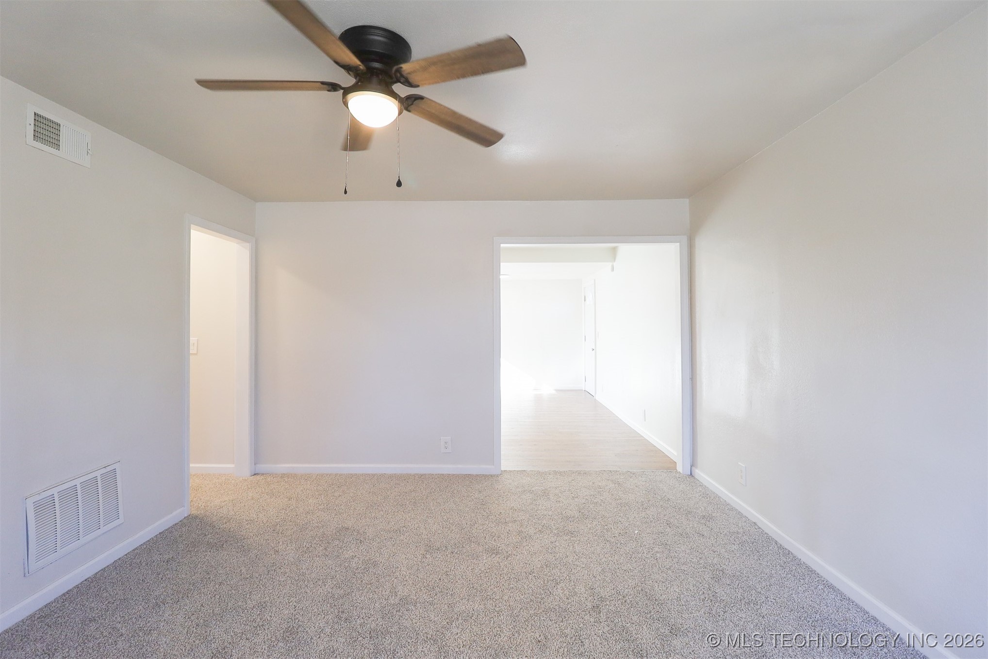 4252 N Hartford Avenue Property Photo 5