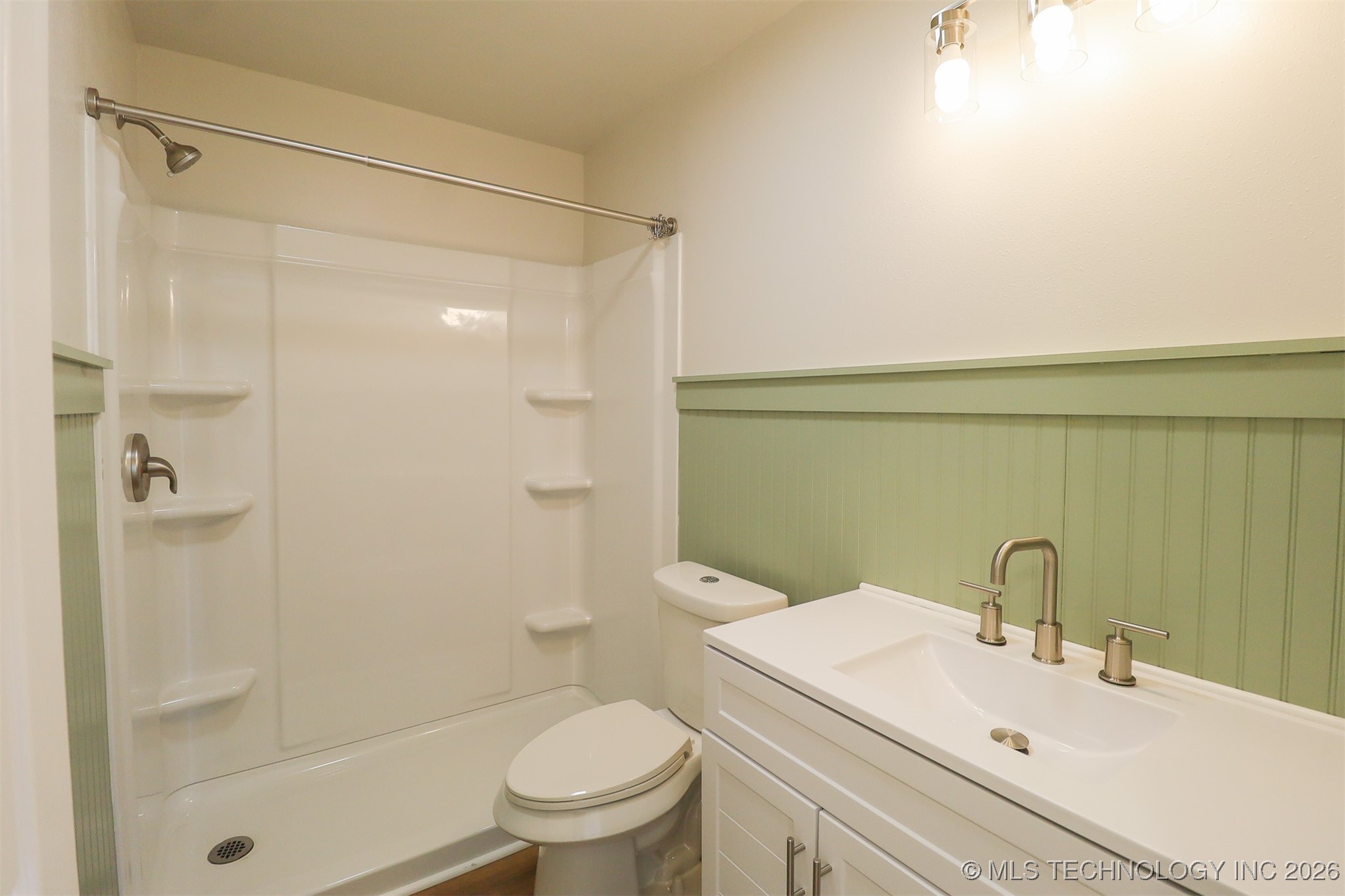 4252 N Hartford Avenue Property Photo 8