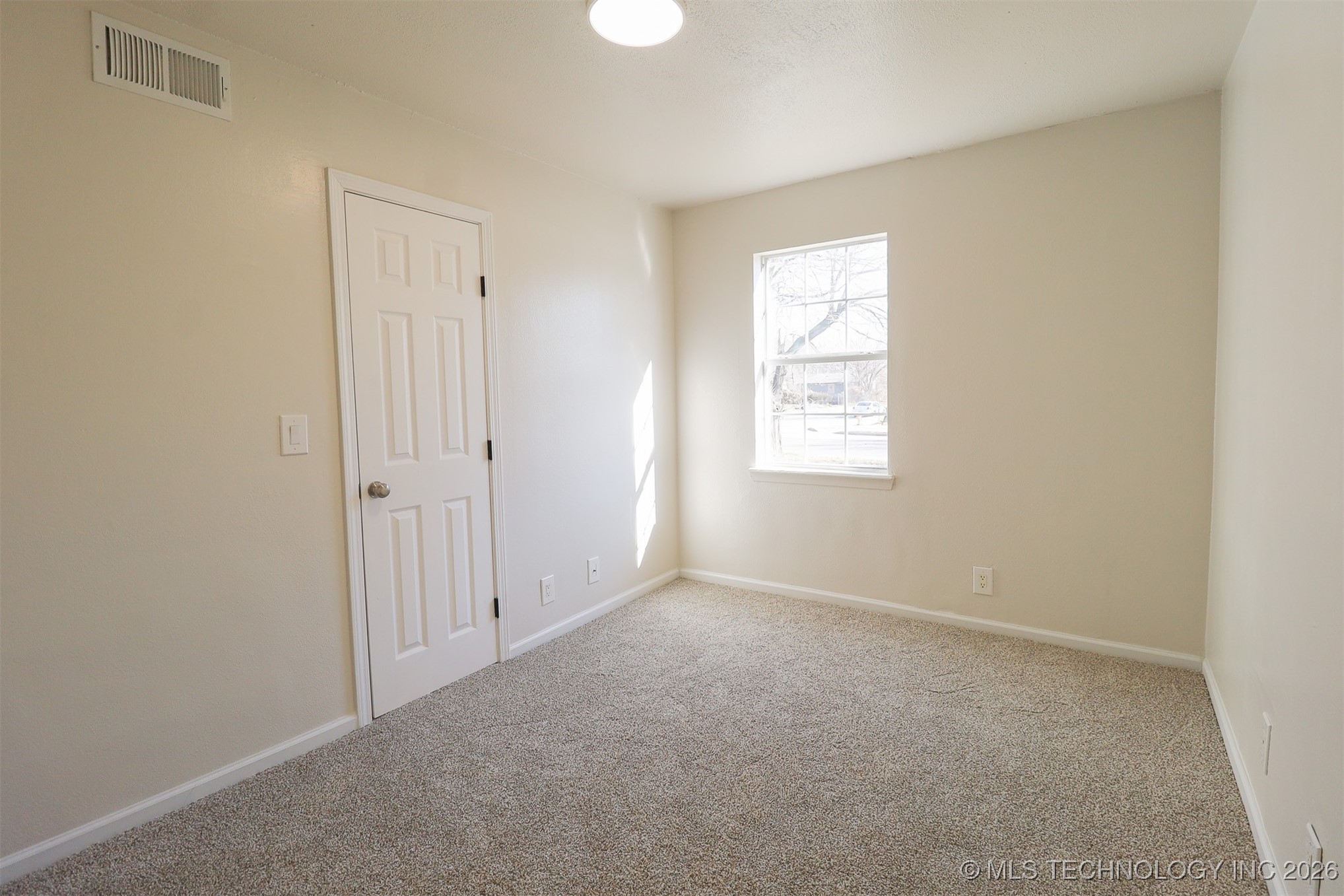 4252 N Hartford Avenue Property Photo 10