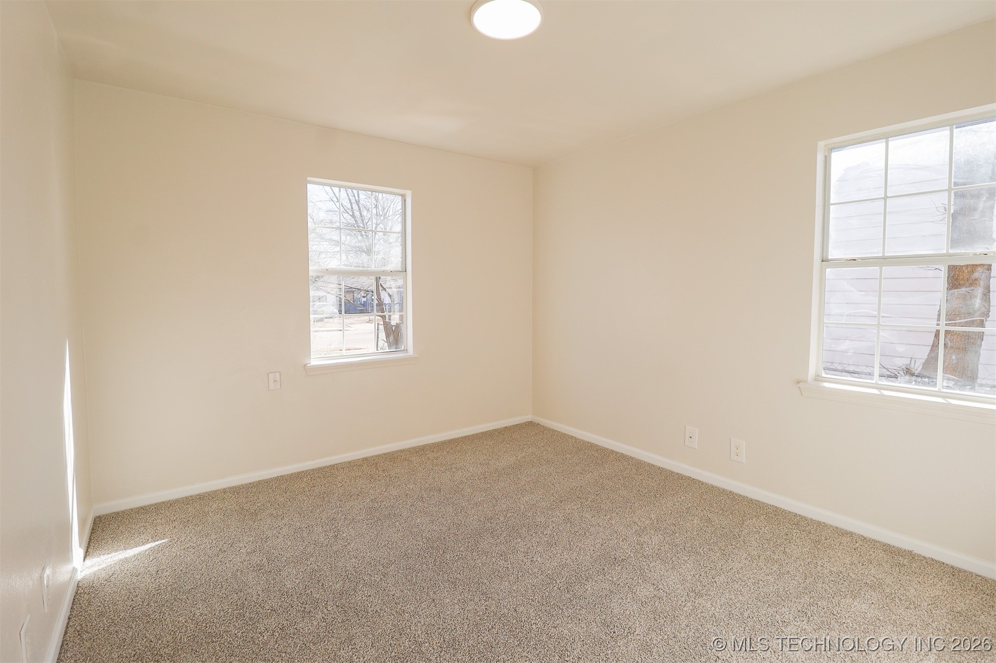 4252 N Hartford Avenue Property Photo 12