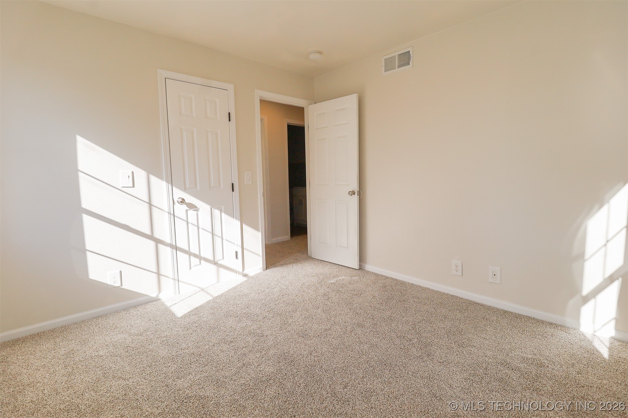 4252 N Hartford Avenue Property Photo 13