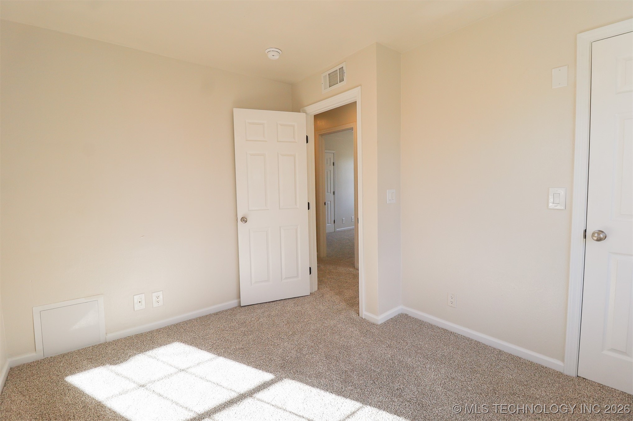 4252 N Hartford Avenue Property Photo 15