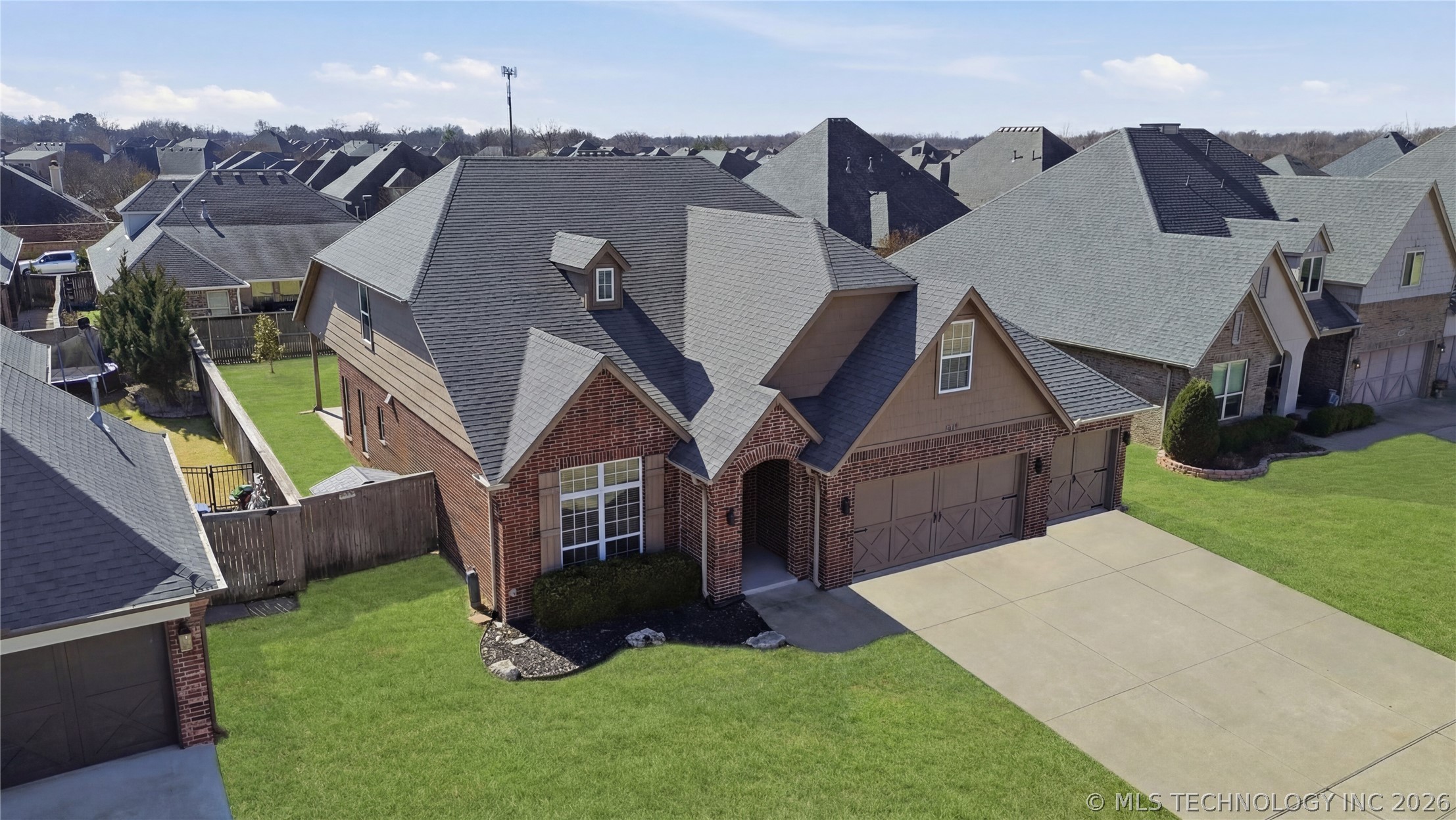 3309 W Knoxville Street W Property Photo 2