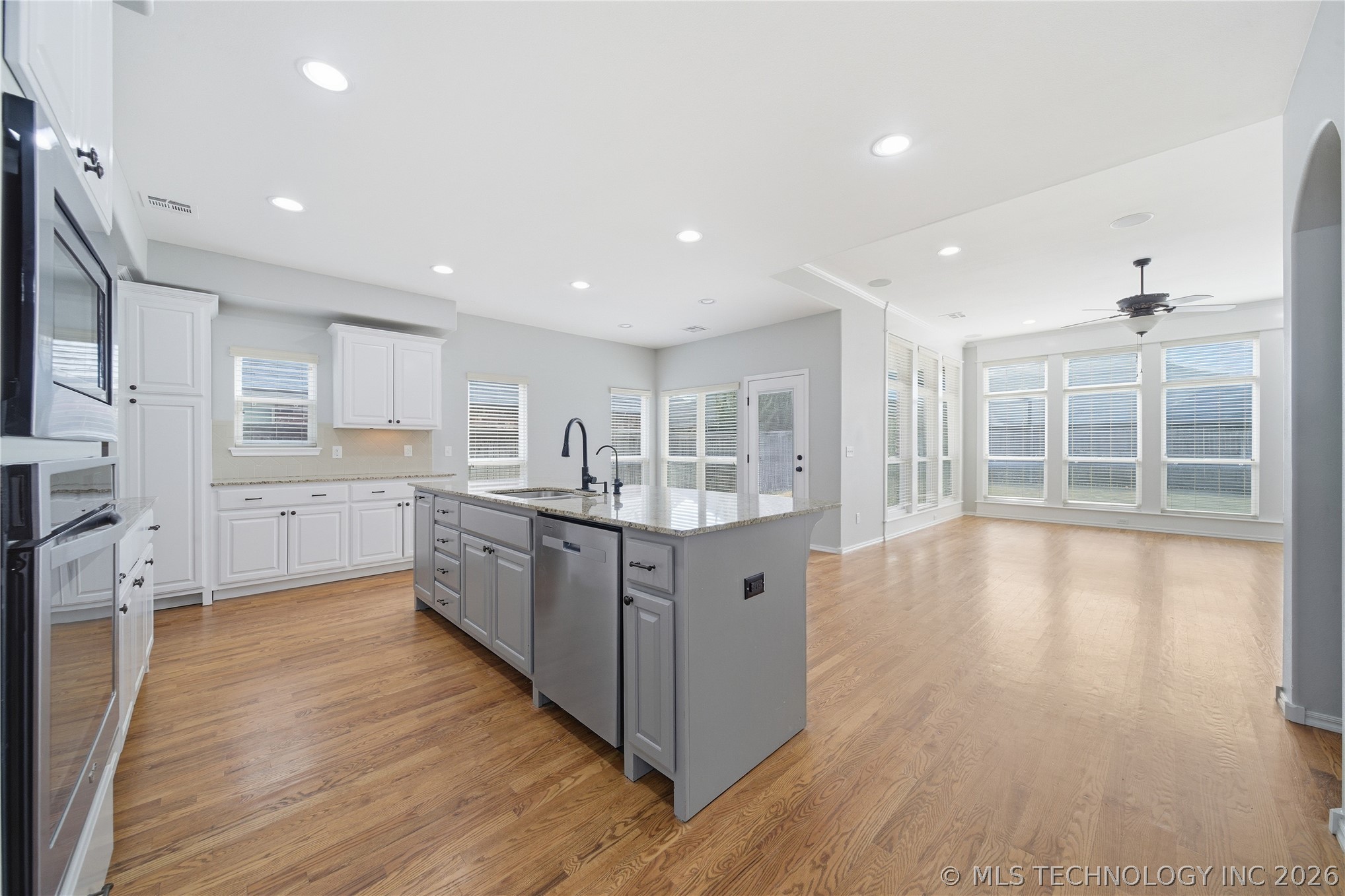 3309 W Knoxville Street W Property Photo 13