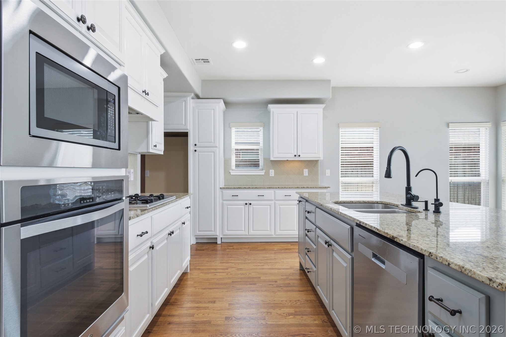 3309 W Knoxville Street W Property Photo 17