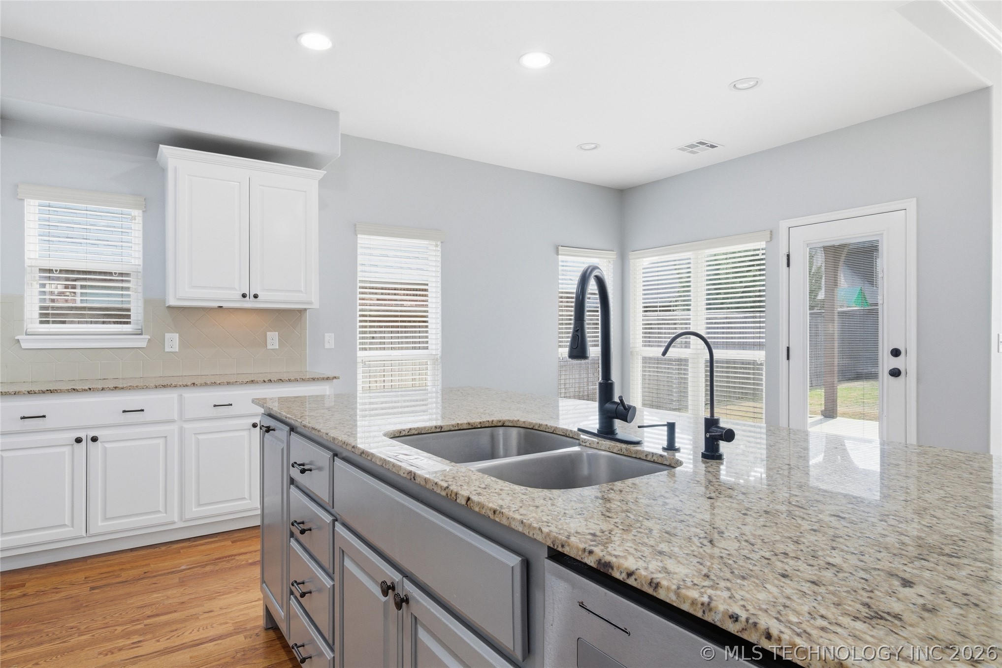 3309 W Knoxville Street W Property Photo 18