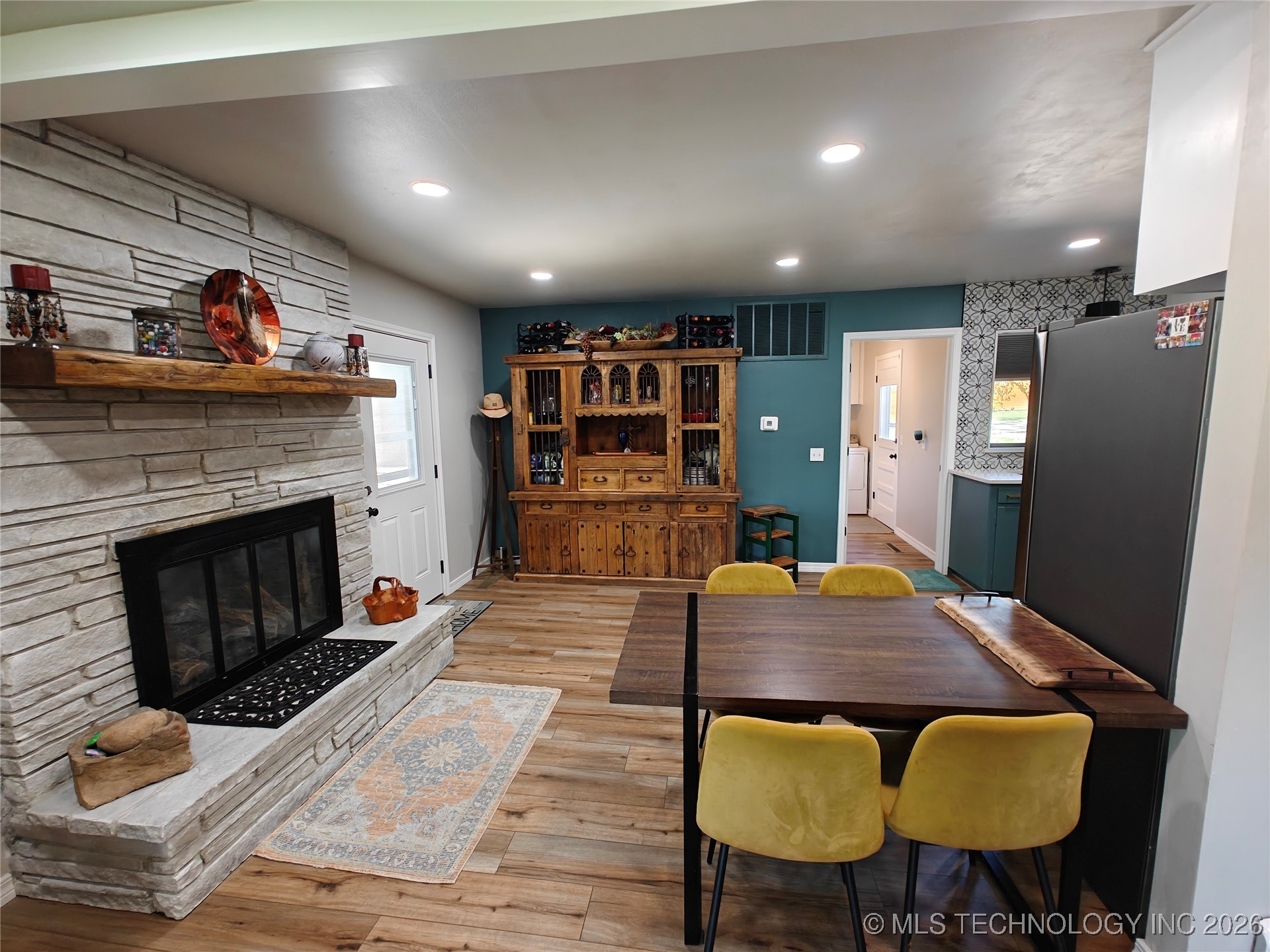 501 E Seneca Street Property Photo 5