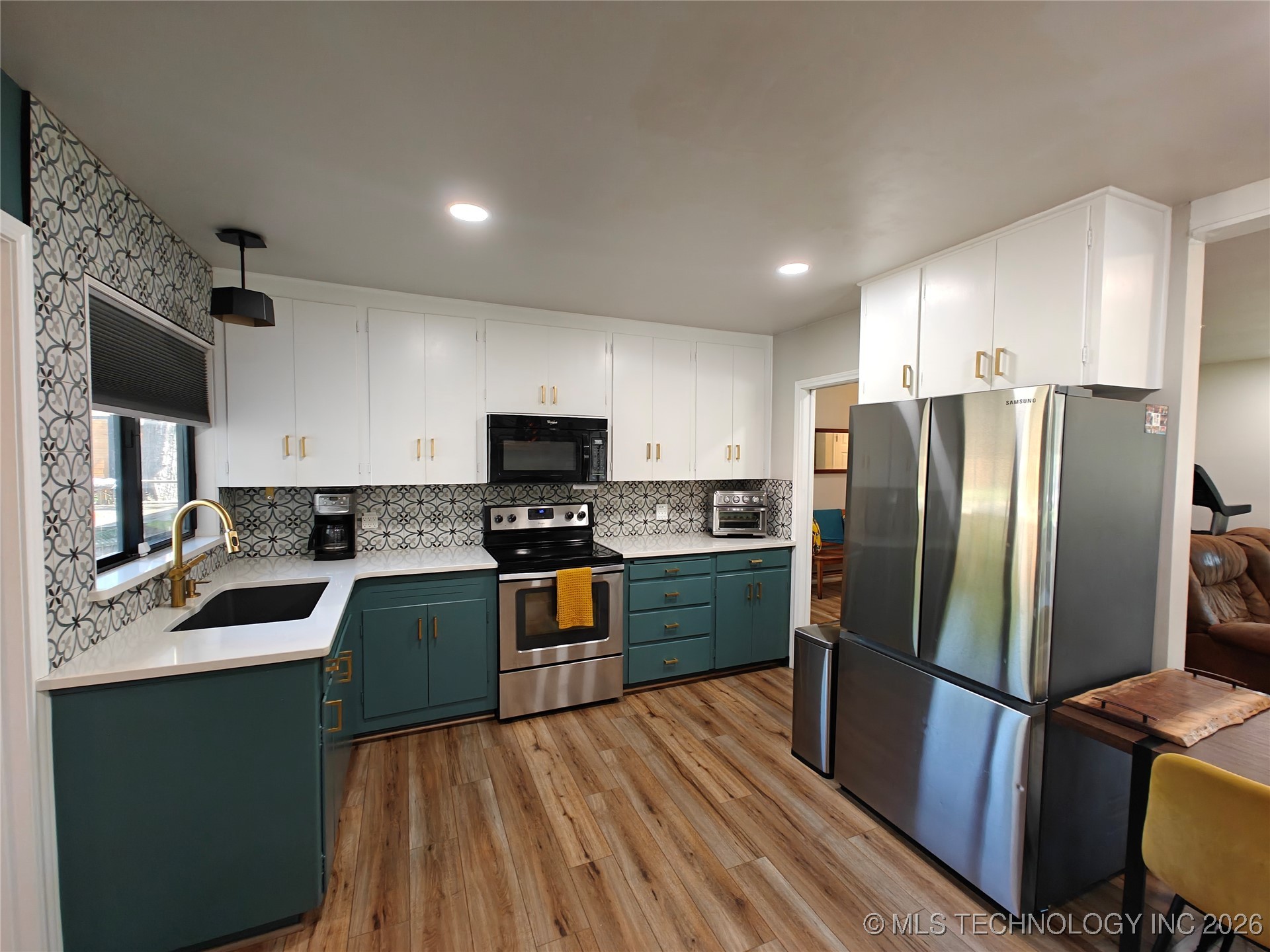 501 E Seneca Street Property Photo 7