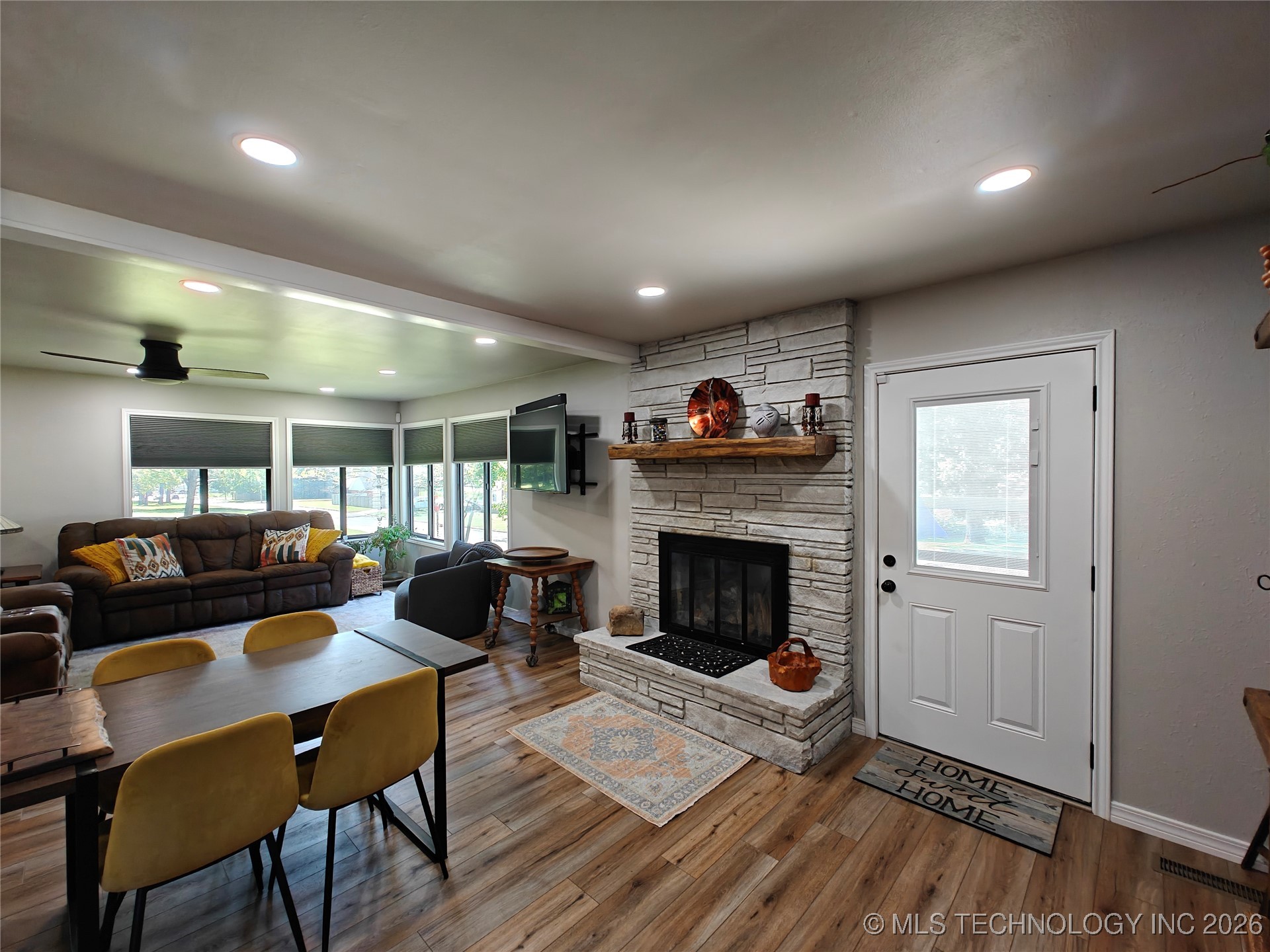 501 E Seneca Street Property Photo 8