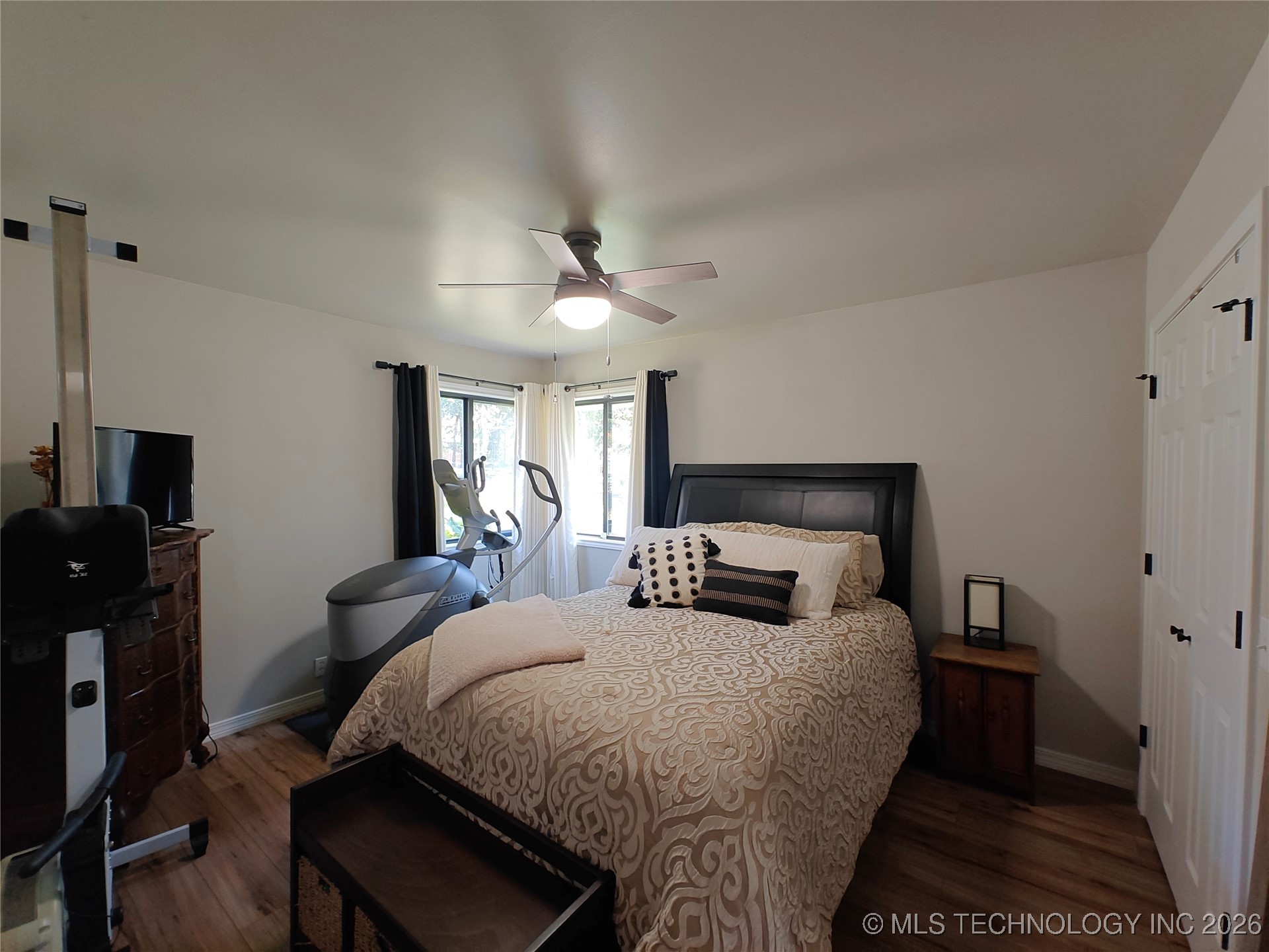 501 E Seneca Street Property Photo 12