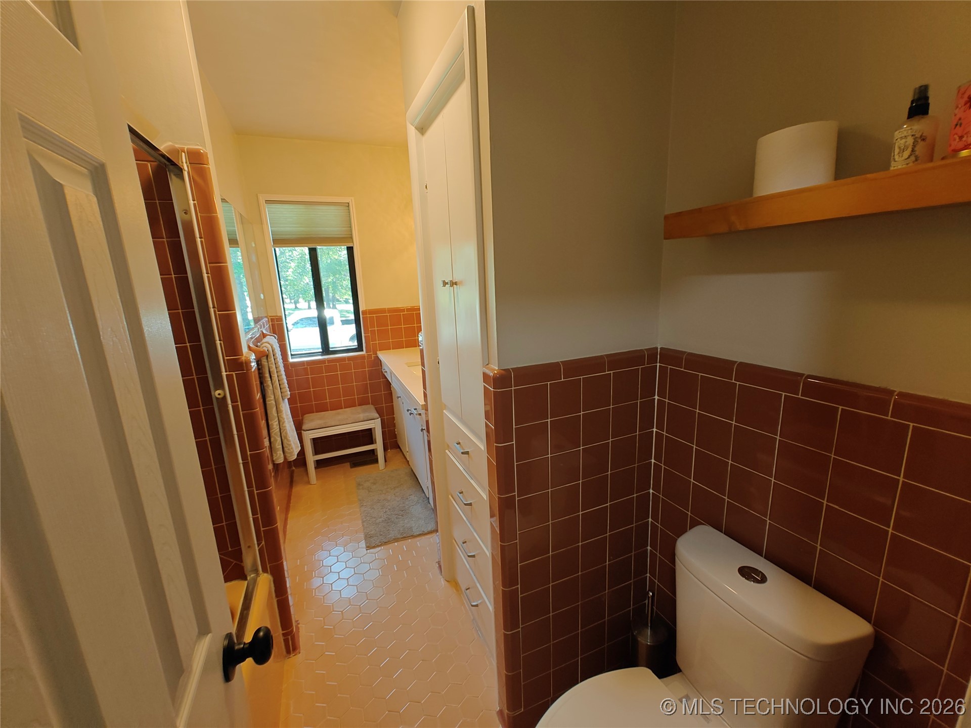 501 E Seneca Street Property Photo 14