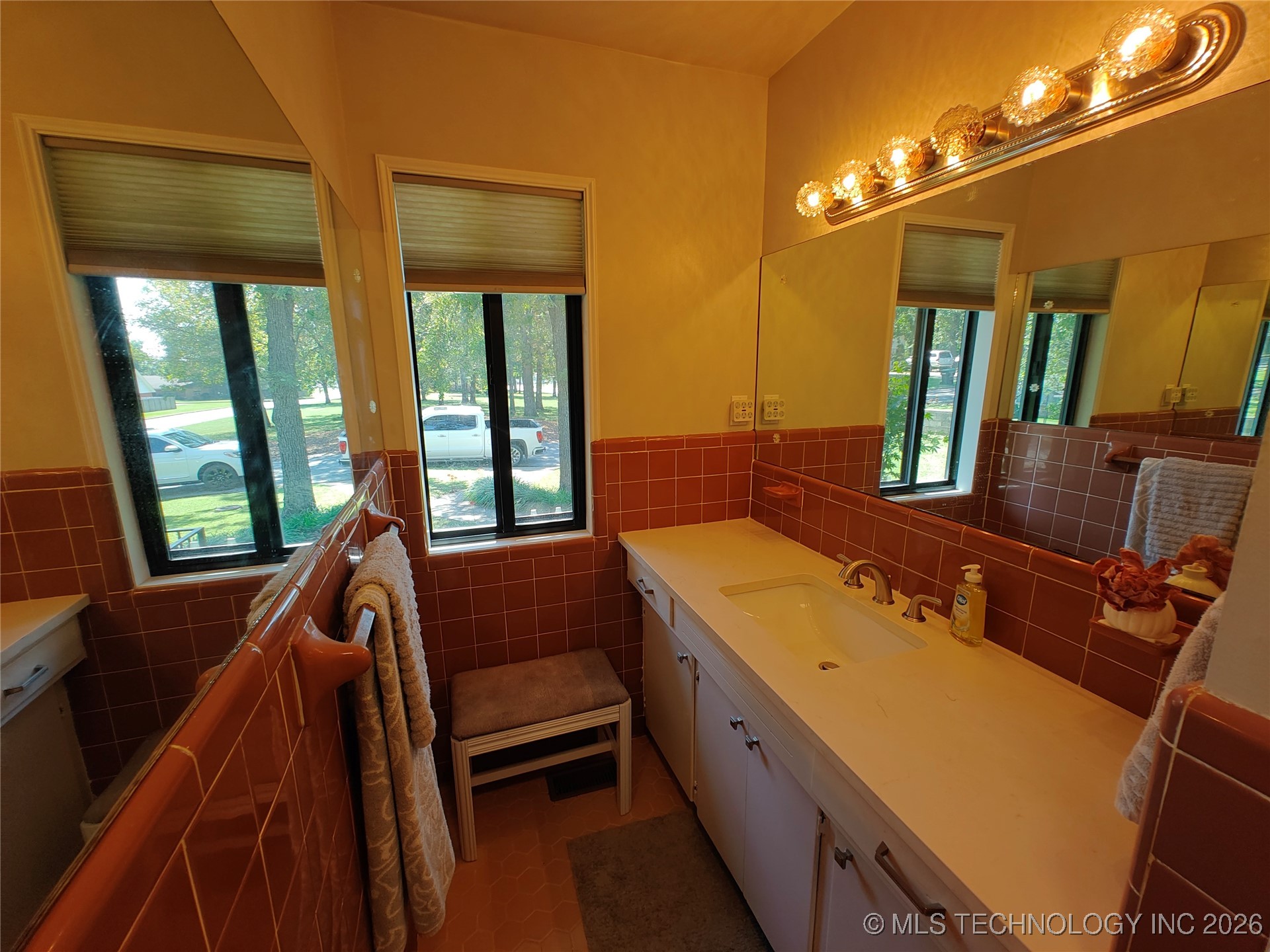 501 E Seneca Street Property Photo 15